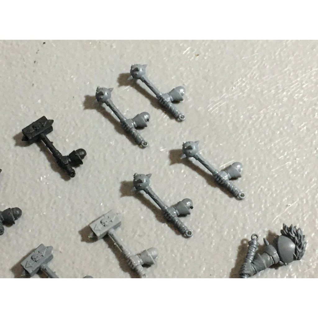 A22216 WARHAMMER FANTASY CHAOS MORTALS BITS LOT HAMMER HANDS GAMES WORKSHOP
