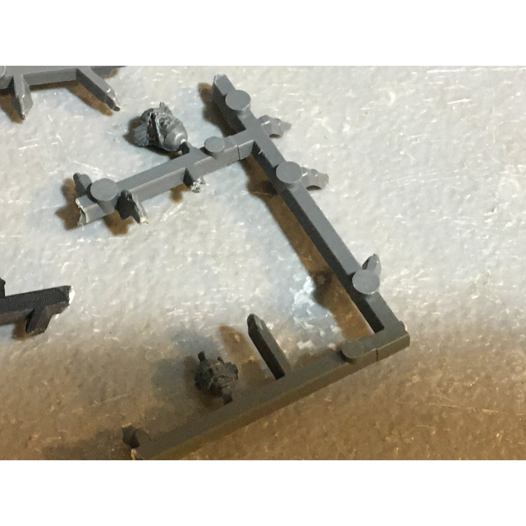 A24577B WARHAMMER 40K SPACE MARINES WOLVES BITS LOT HEADS 18 PK GAMES WORKSHOP