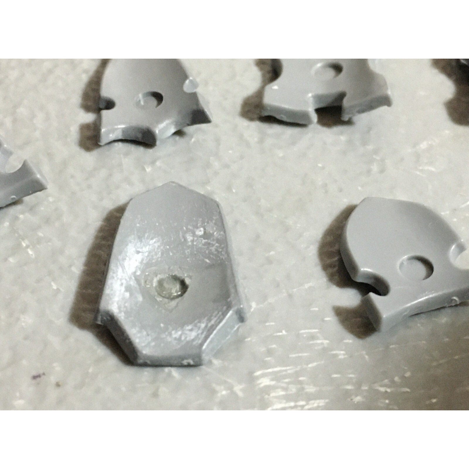 A22247 WARHAMMER FANTASY CHAOS MORTALS BITS LOT WARRIORS KNIGHTS SHIELDS GW OOP