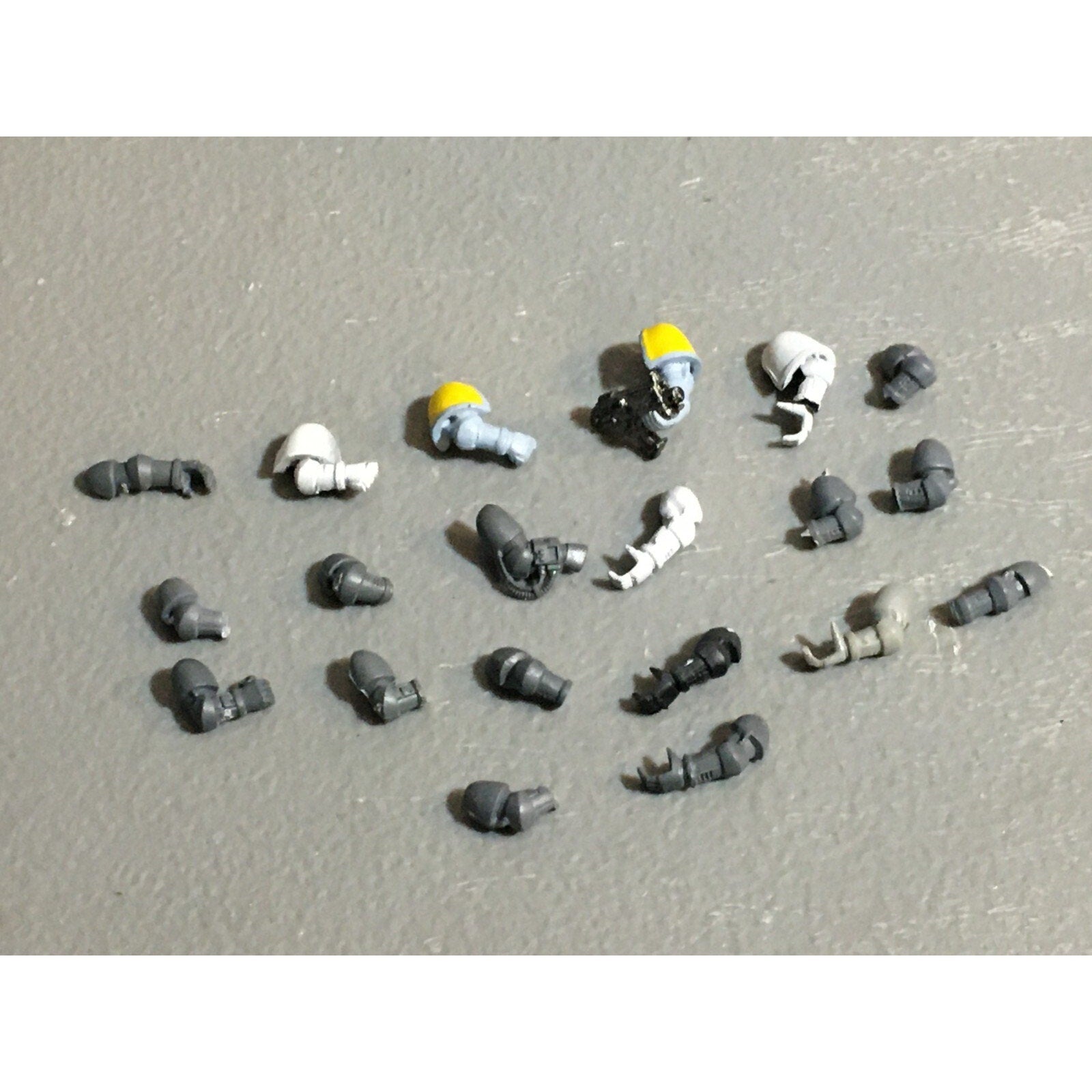 A22997 WARHAMMER 40K SPACE MARINES BITS LOT ARMS GW GAMES WORKSHOP