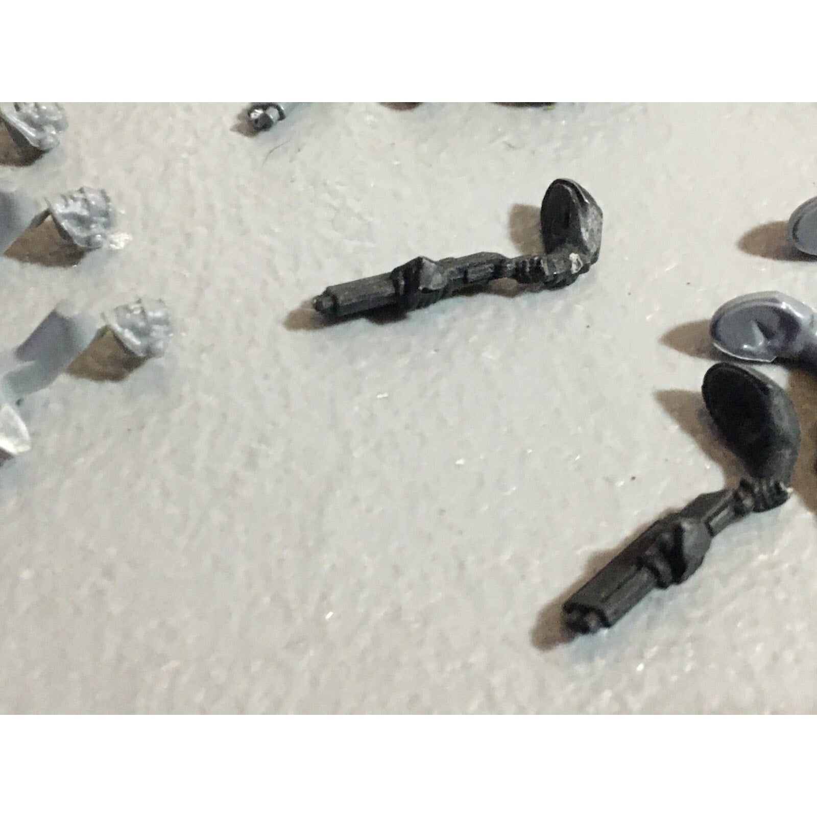 A21068 WARHAMMER 40K SPACE MARINES BITS LOT SCOUTS SHOTGUNS PISTOLS HEADS