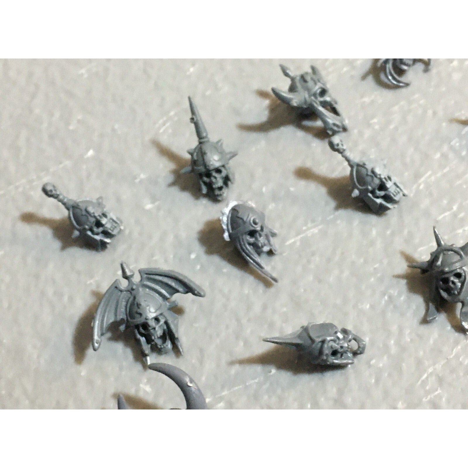 A23413 WARHAMMER FANTASY VAMPIRE COUNTS UNDEAD BITS LOT SKELETON WIGHT HEADS GW