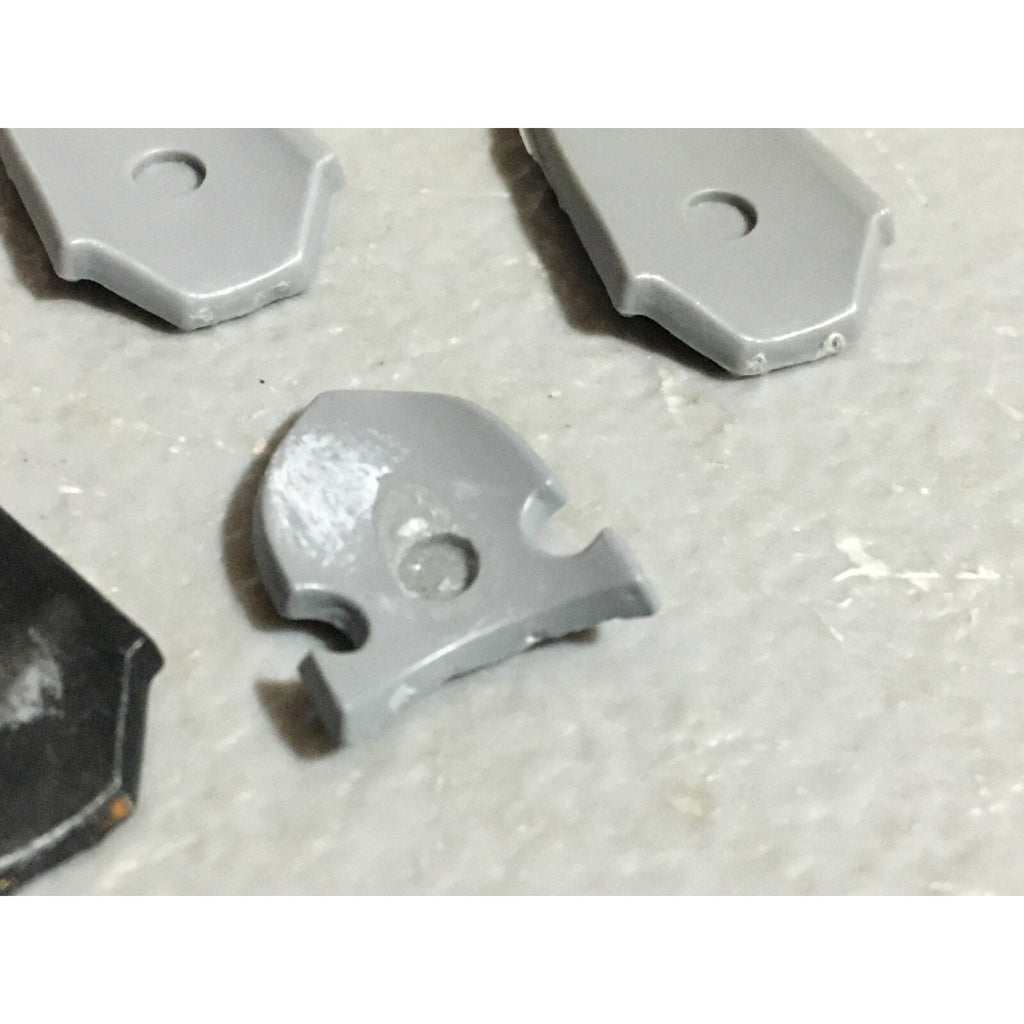 A22249 WARHAMMER FANTASY CHAOS MORTALS BITS LOT WARRIORS KNIGHTS SHIELDS GW OOP