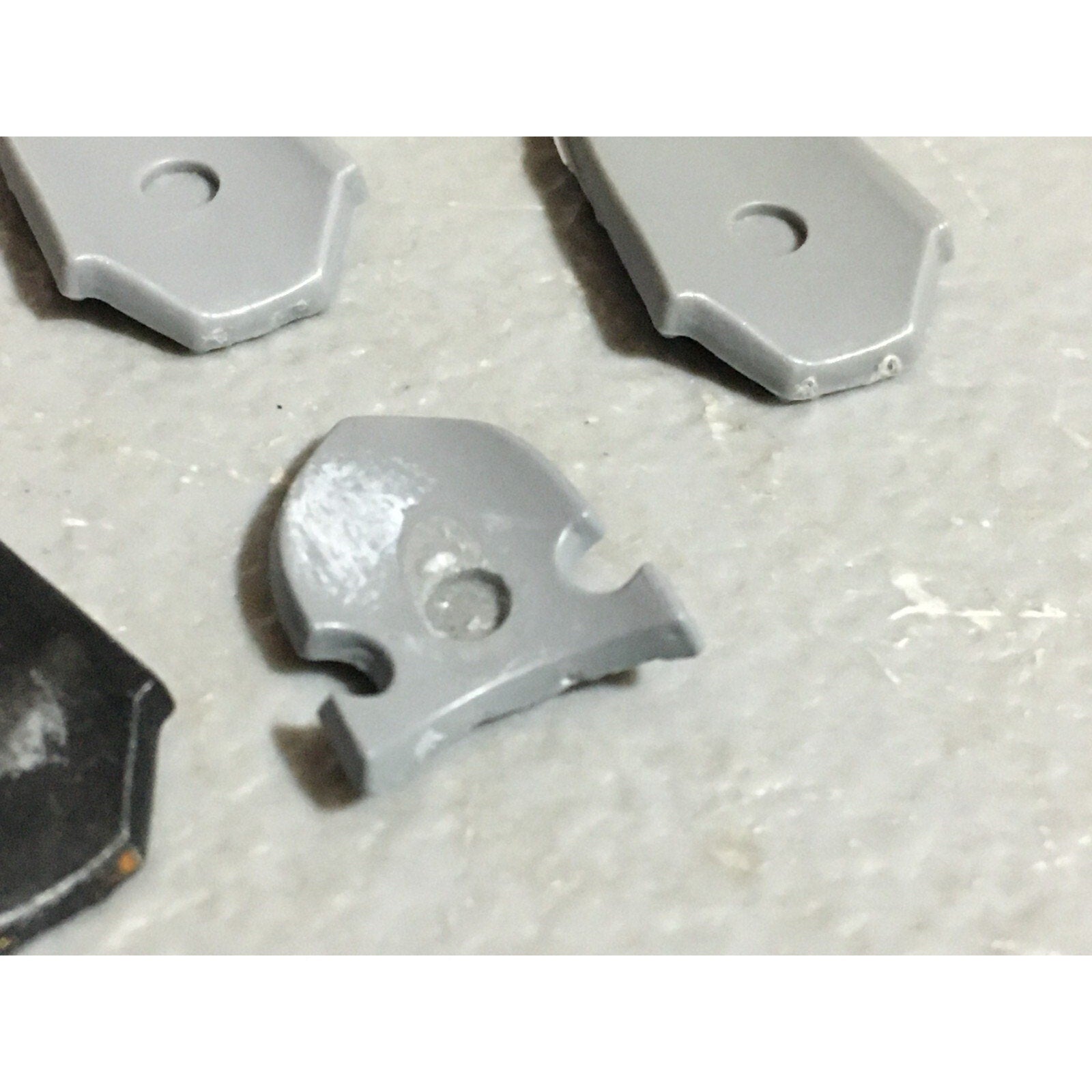 A22249 WARHAMMER FANTASY CHAOS MORTALS BITS LOT WARRIORS KNIGHTS SHIELDS GW OOP