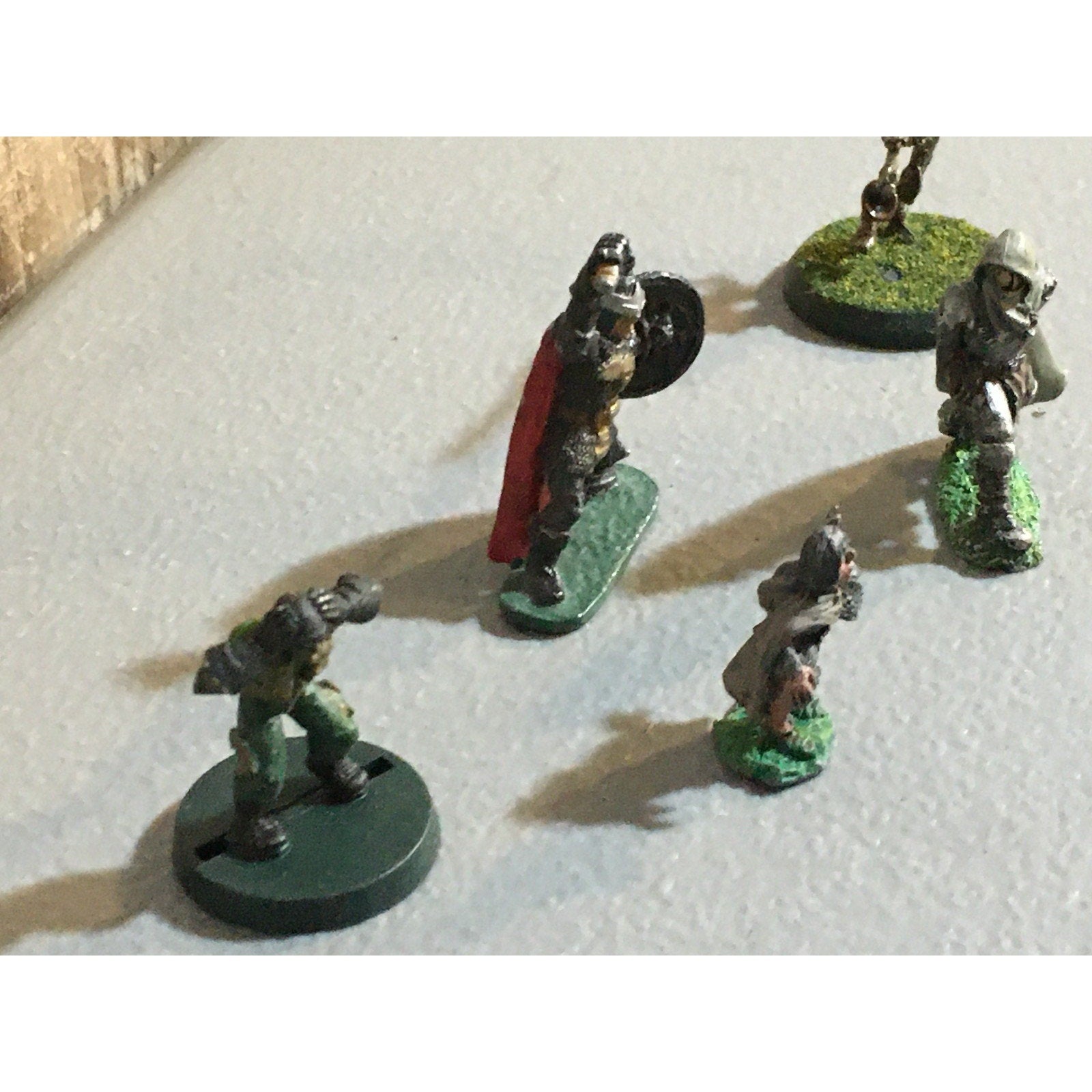 A32505 UNKNOWN METAL MINIATURES LOT HALFLING HUMAN SKELETON INCOMPLETE