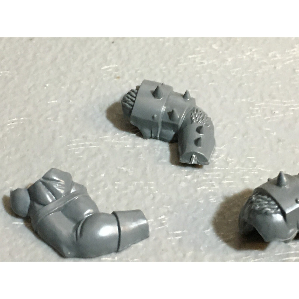 A23235 WARHAMMER FANTASY CHAOS BEASTMEN BITS LOT MINOTAUR HANDS ARMS GW