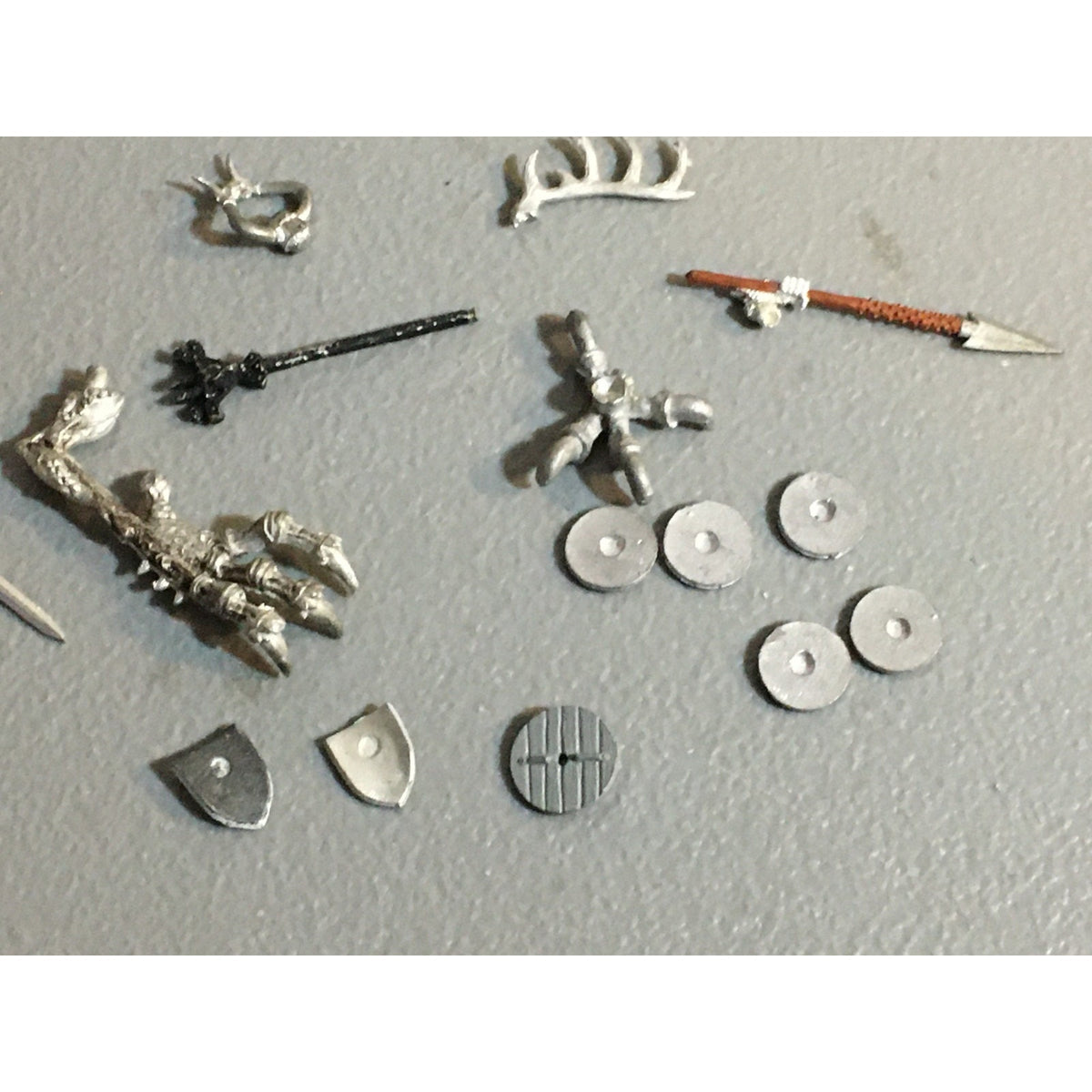 A29795 WARHAMMER FANTASY ALL METAL BITS LOT SHIELDS DRAGON ARM GW ...