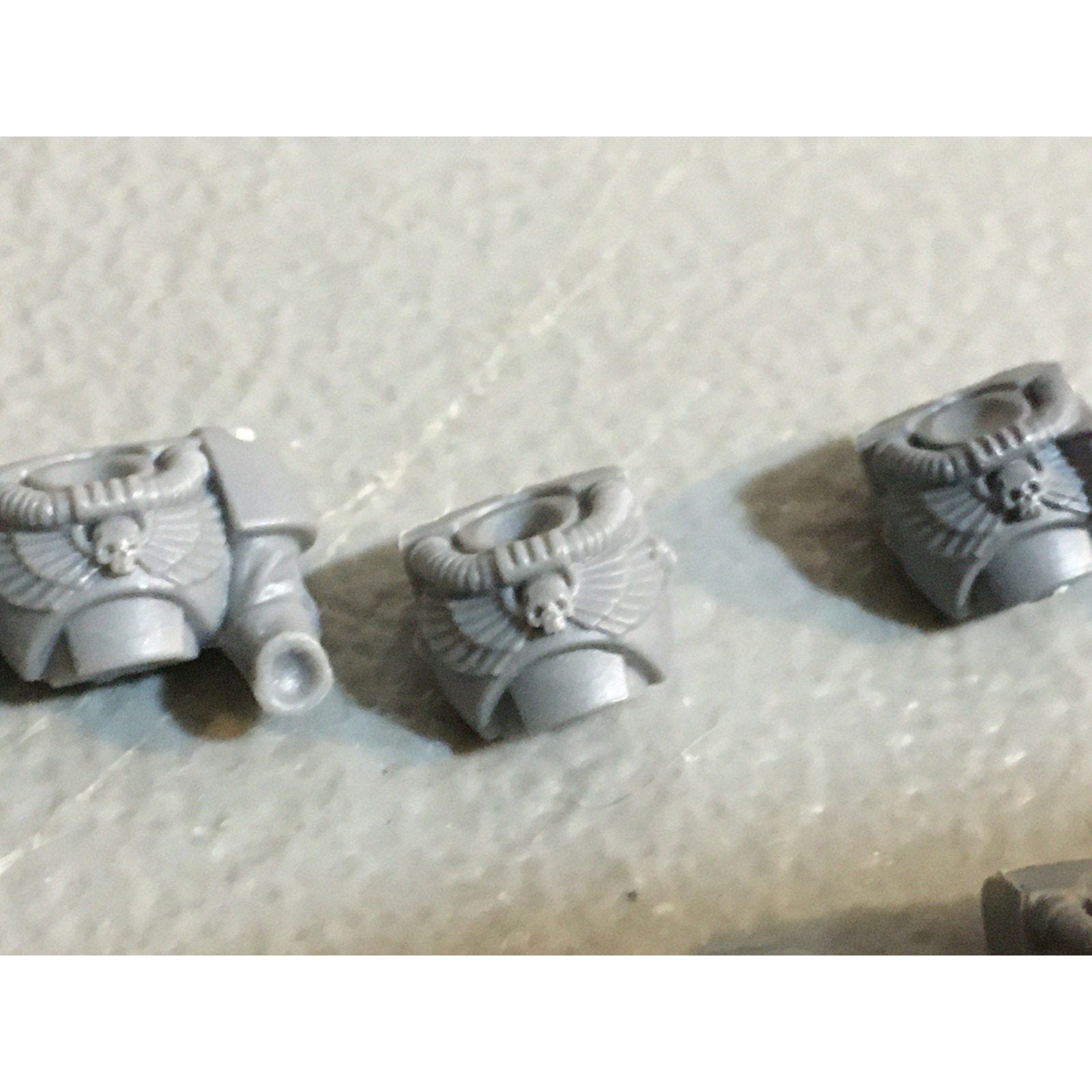 A33844 WARHAMMER 40K SPACE MARINES BITS LOT SCOUTS TORSO CHEST GW