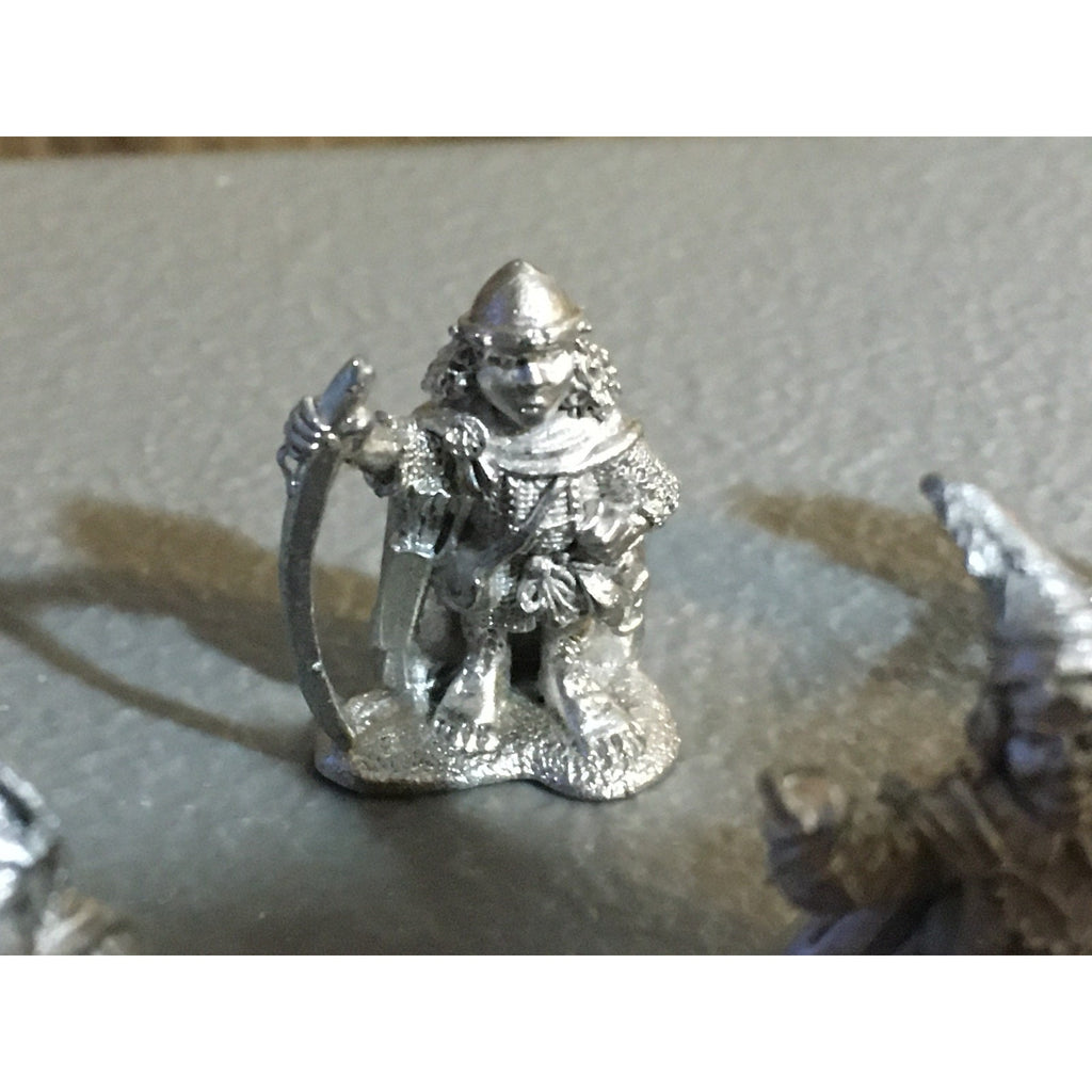 A32706 ALTERNATIVE ARMIES METAL MINIATURES CA2 HALFLING WALKING PARTY