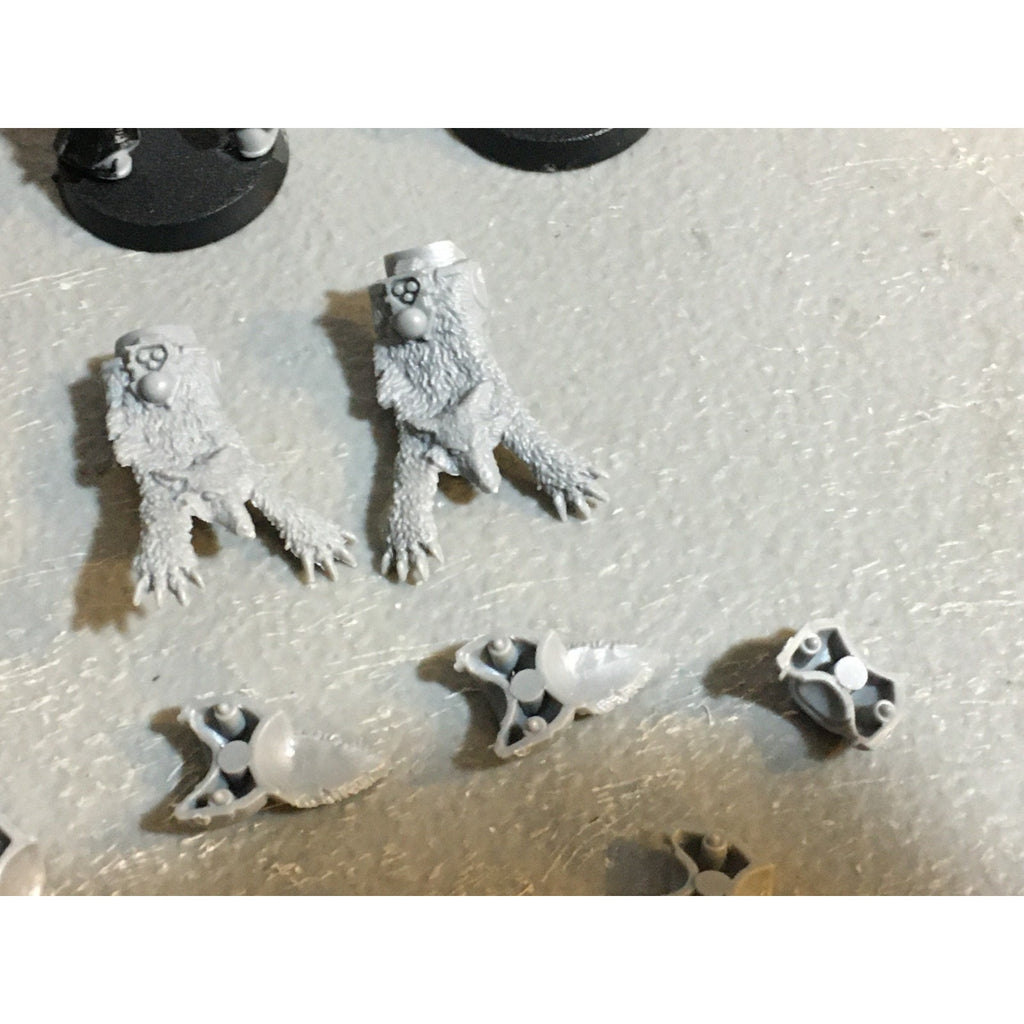 A27780 WARHAMMER 40K SPACE MARINES WOLVES BITS LOT TORSOS THUNDERWOLF GW