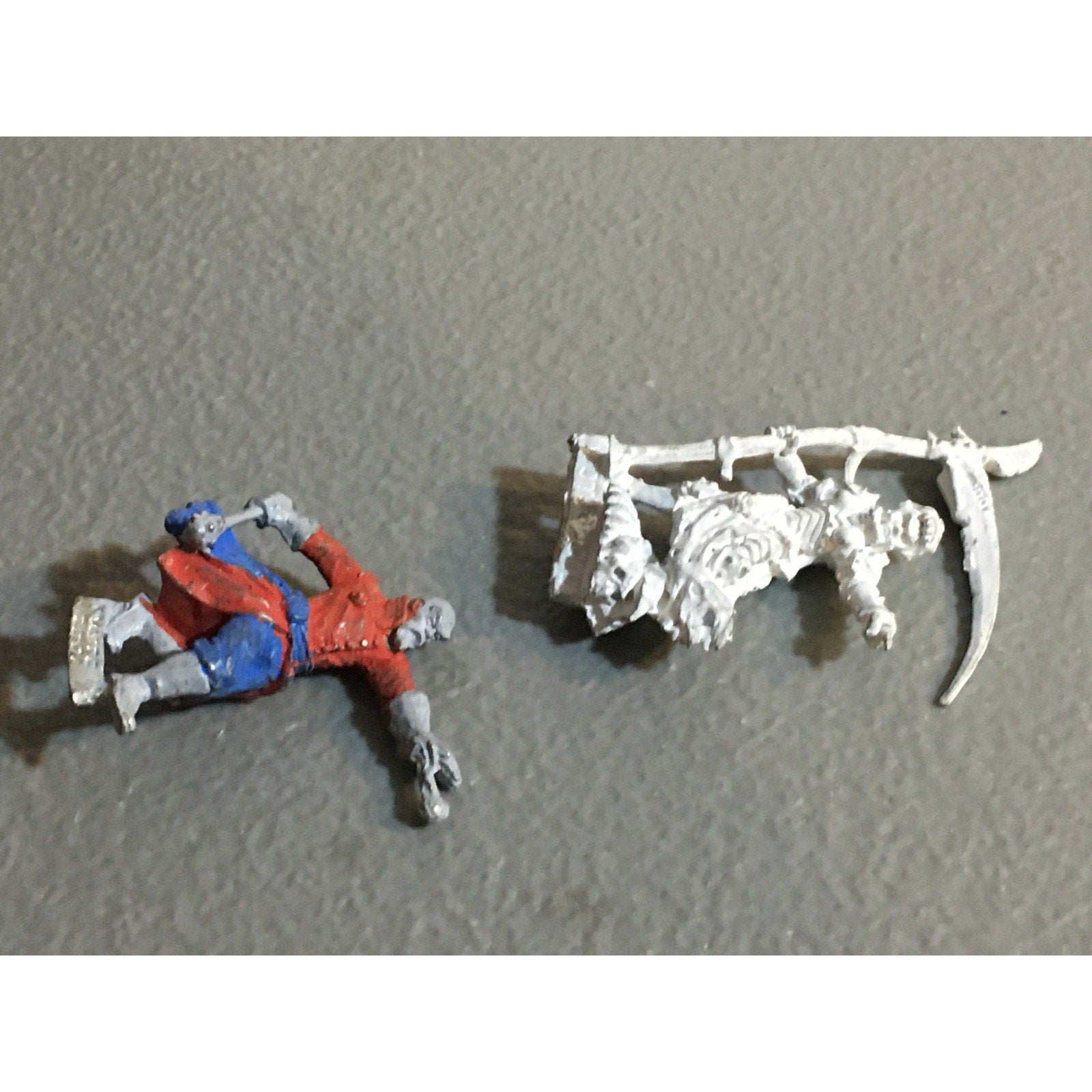 A34012 CHAINMAIL METAL MINIATURES WOTC HUMAN SORCERER THALOS & DEATH CLERIC