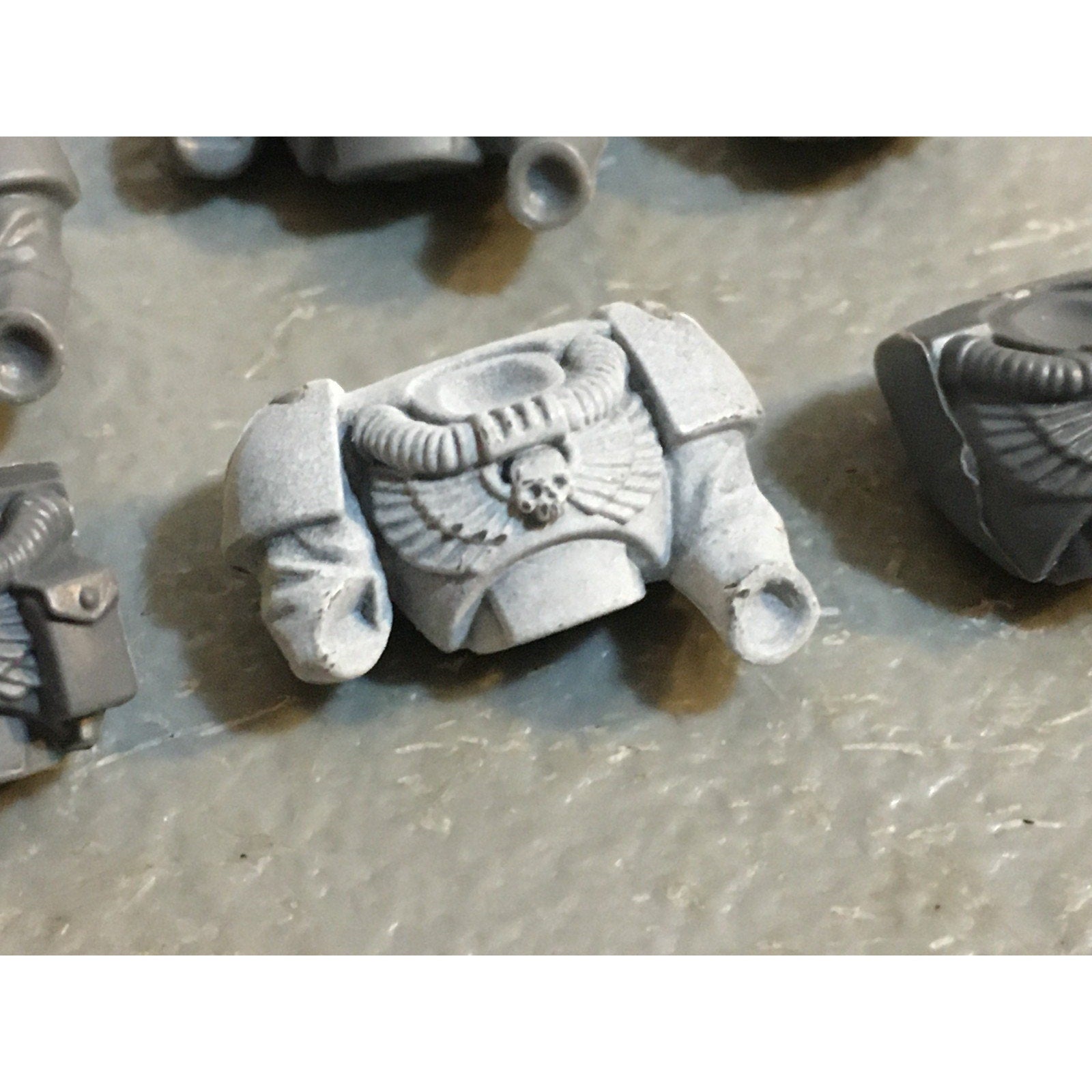 A33846 WARHAMMER 40K SPACE MARINES BITS LOT SCOUTS TORSO CHEST GW