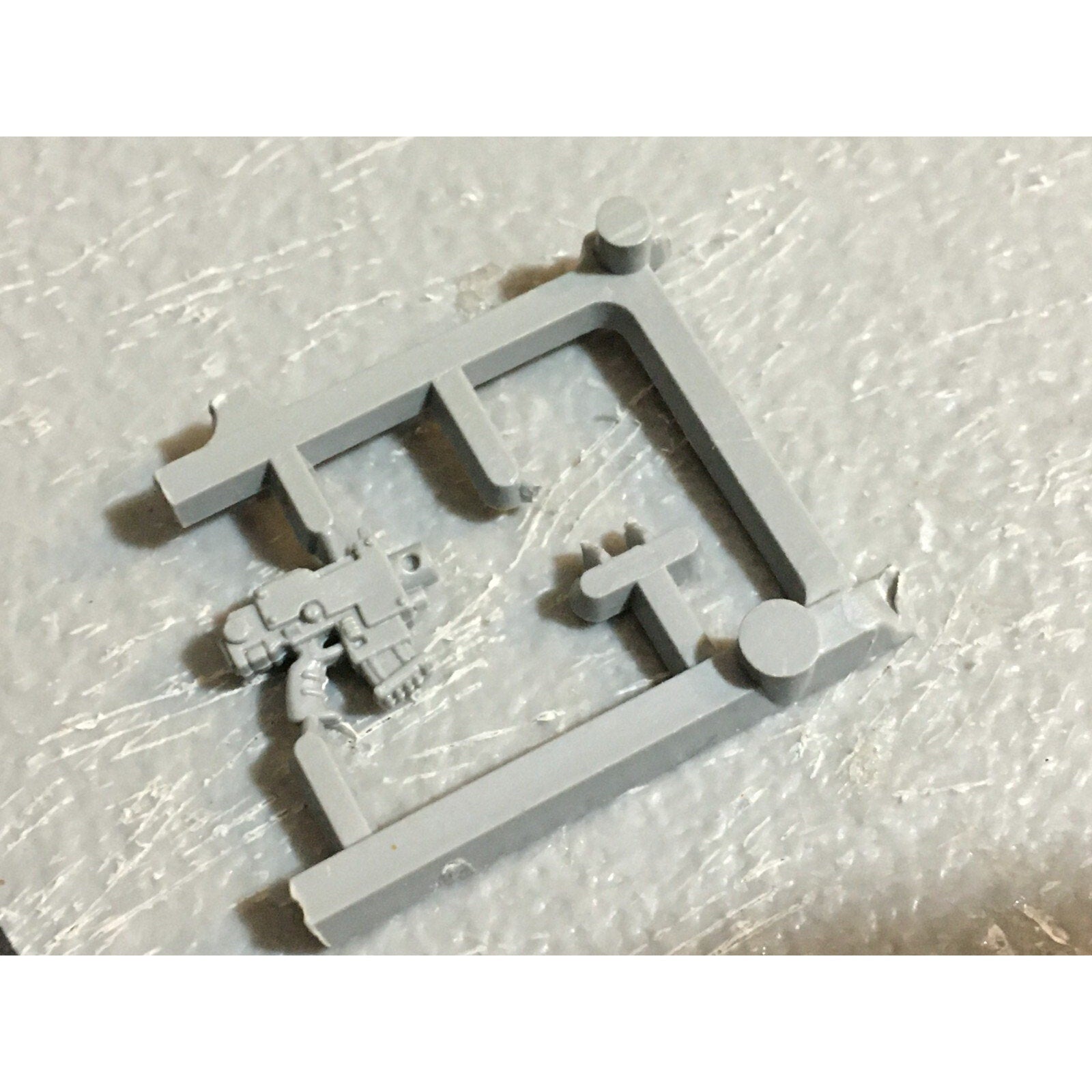 A23095 WARHAMMER 40K SPACE MARINES BITS LOT SHOULDER ARM PISTOL GAMES WORKSHOP