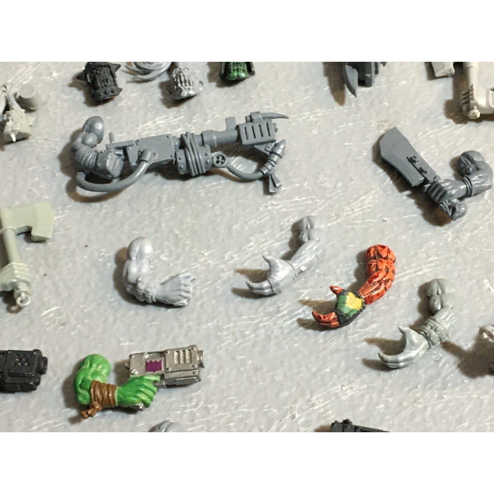 A23239 WARHAMMER 40K SPACE ORKS BITS LOT ARMS HEADS GAMES WORKSHOP GW