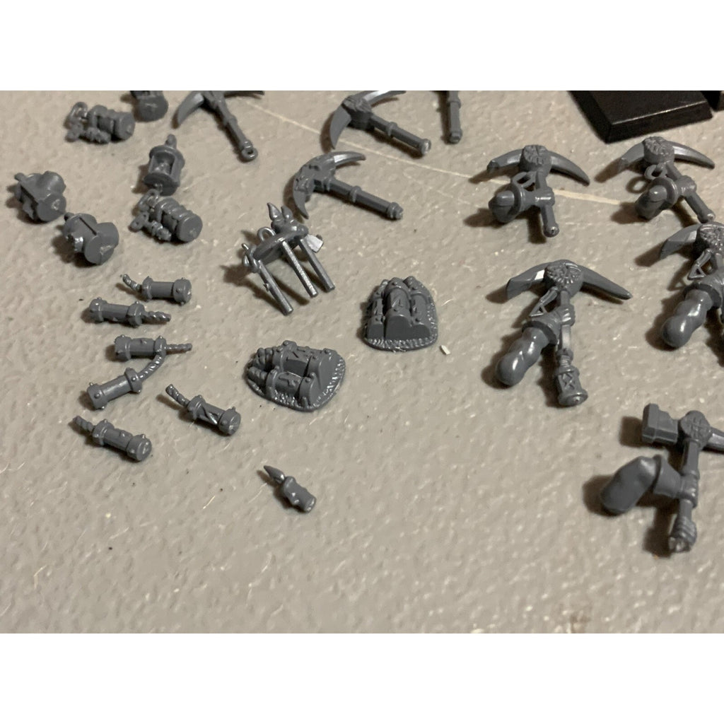 A16701 WARHAMMER AOS FANTASY DWARFS DWARVES MINERS & BITS LOT