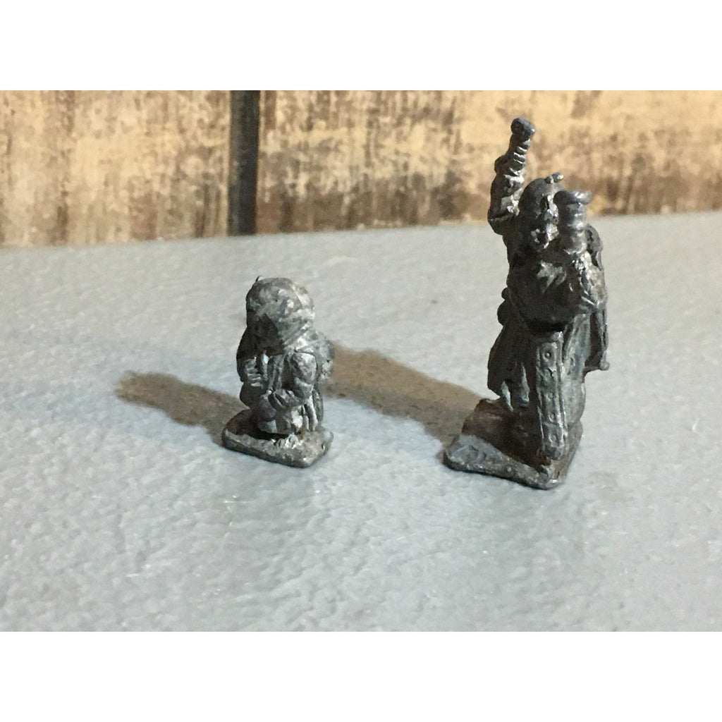 A32081 CUSTOM CAST MINIATURES FANTASY HUMAN & HALFLING WARRIOR METAL TABLE TOP