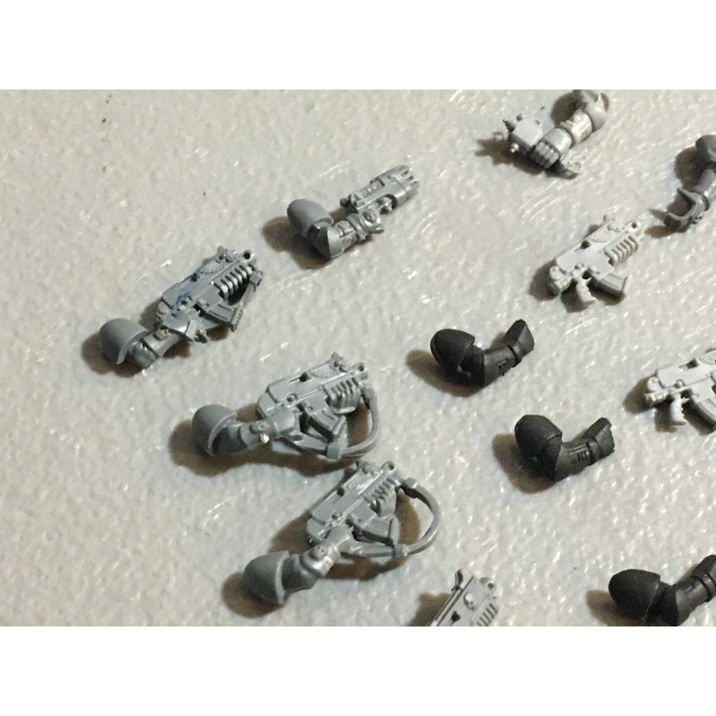 A23076 WARHAMMER 40K SPACE MARINES BITS LOT BOLTERS ARMS GAMES WORKSHOP GW