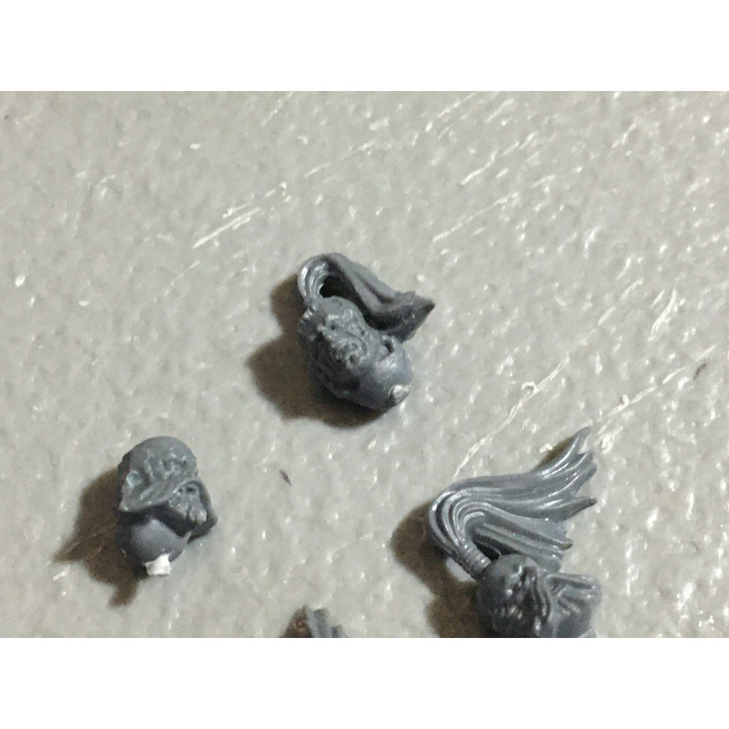 A22545 WARHAMMER 40K SPACE MARINES WOLVES BITS LOT HEADS GAMES WORKSHOP GW