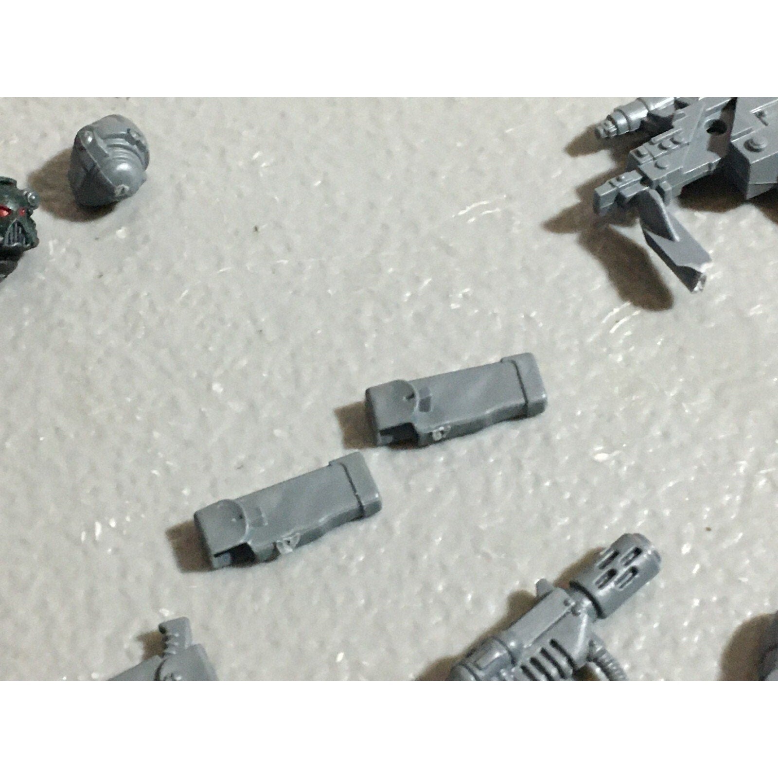 A22269 WARHAMMER 40K SPACE MARINES BITS LOT MIXED HANDS WEAPON GAMES WORKSHOP GW