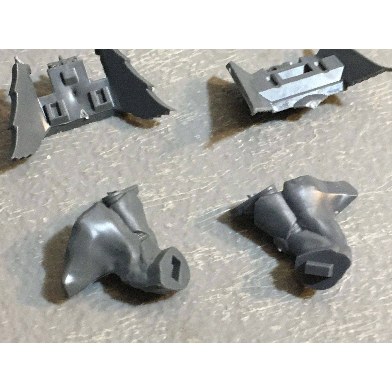 A29407 WARHAMMER 40K SPACE MARINES DARK ANGELS BITS LOT BIKE FRONT PLATES + LEGS