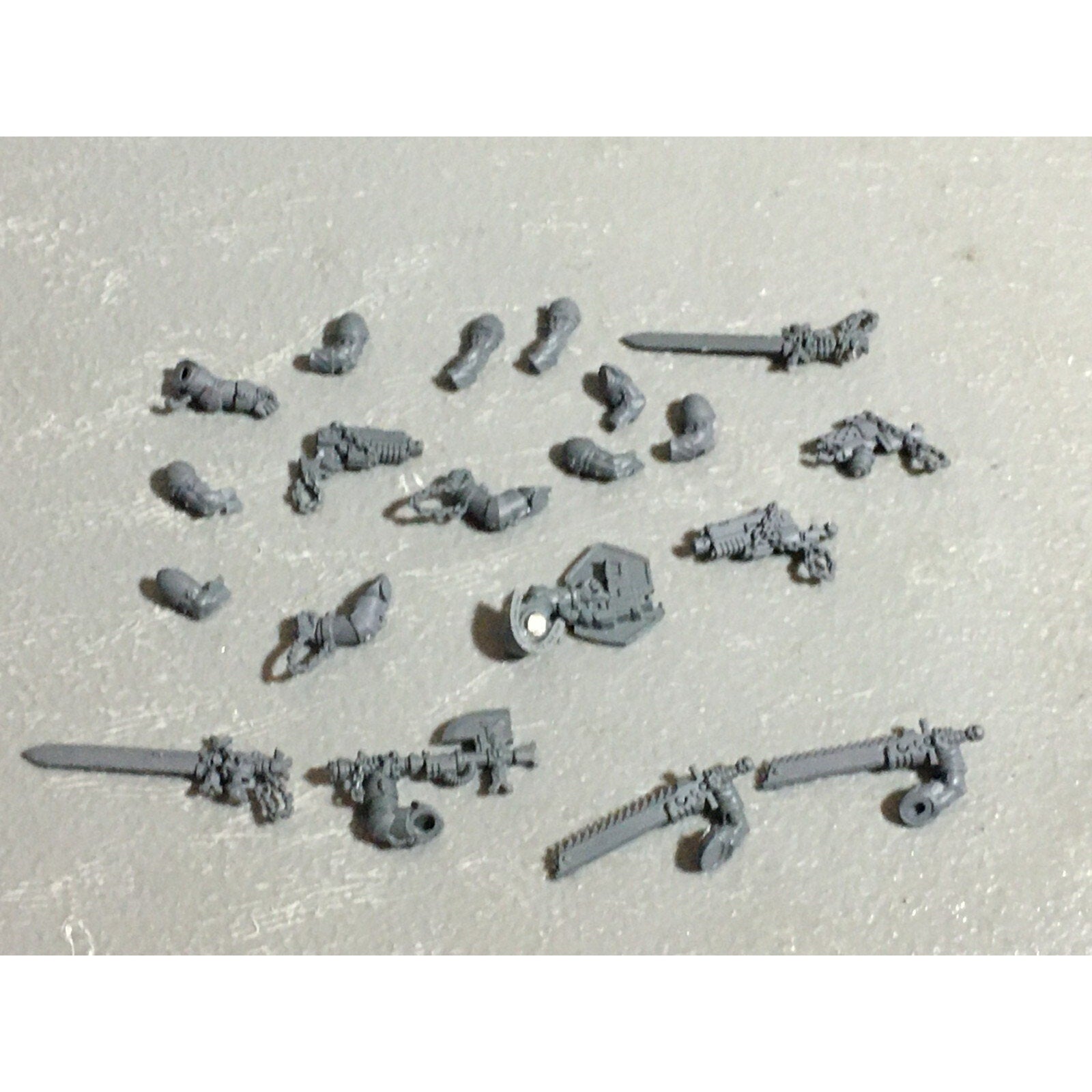 A22270 WARHAMMER 40K SPACE MARINES BLACK TEMPLARS BITS LOT ARMS WEAPONS GW
