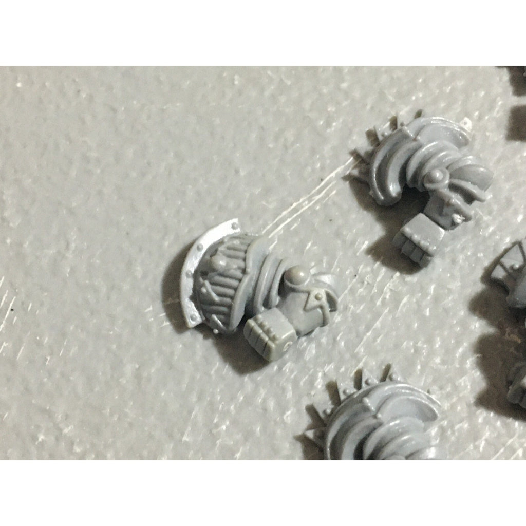 A22717 WARHAMMER FANTASY CHAOS MORTALS WARRIORS BITS LOT OOP SHIELD ARMS GW
