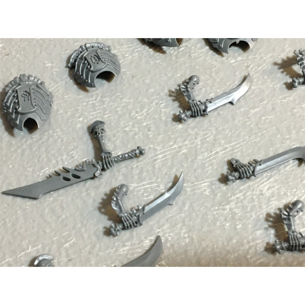 A23228 WARHAMMER FANTASY AOS TOMB KINGS OSSIARCH BITS LOT SWORDS SHIELDS GW