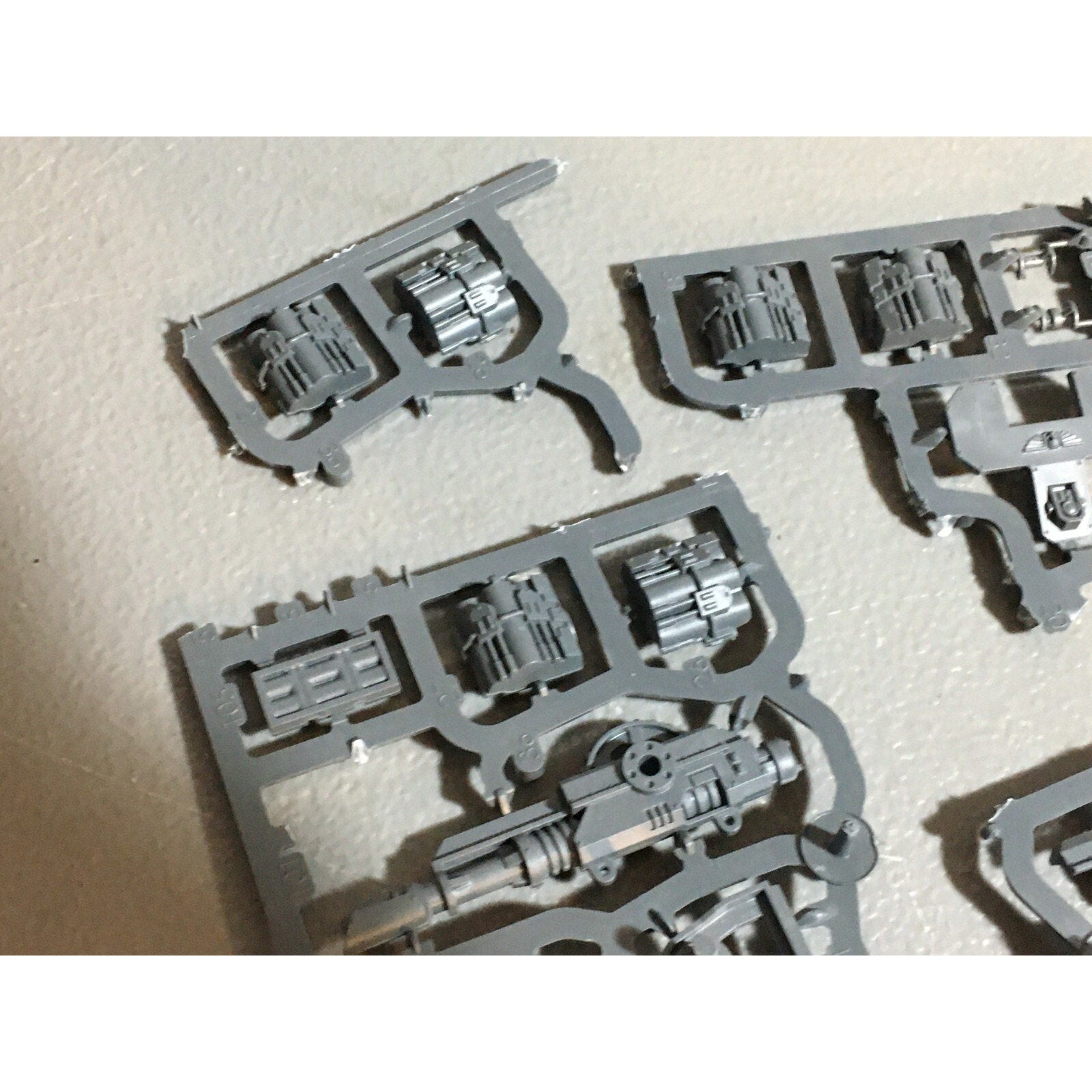 A20991 WARHAMMER 40K ASTRA IMPERIAL GUARD BITS ON SPRUE LOT SCIONS ARTILLERY