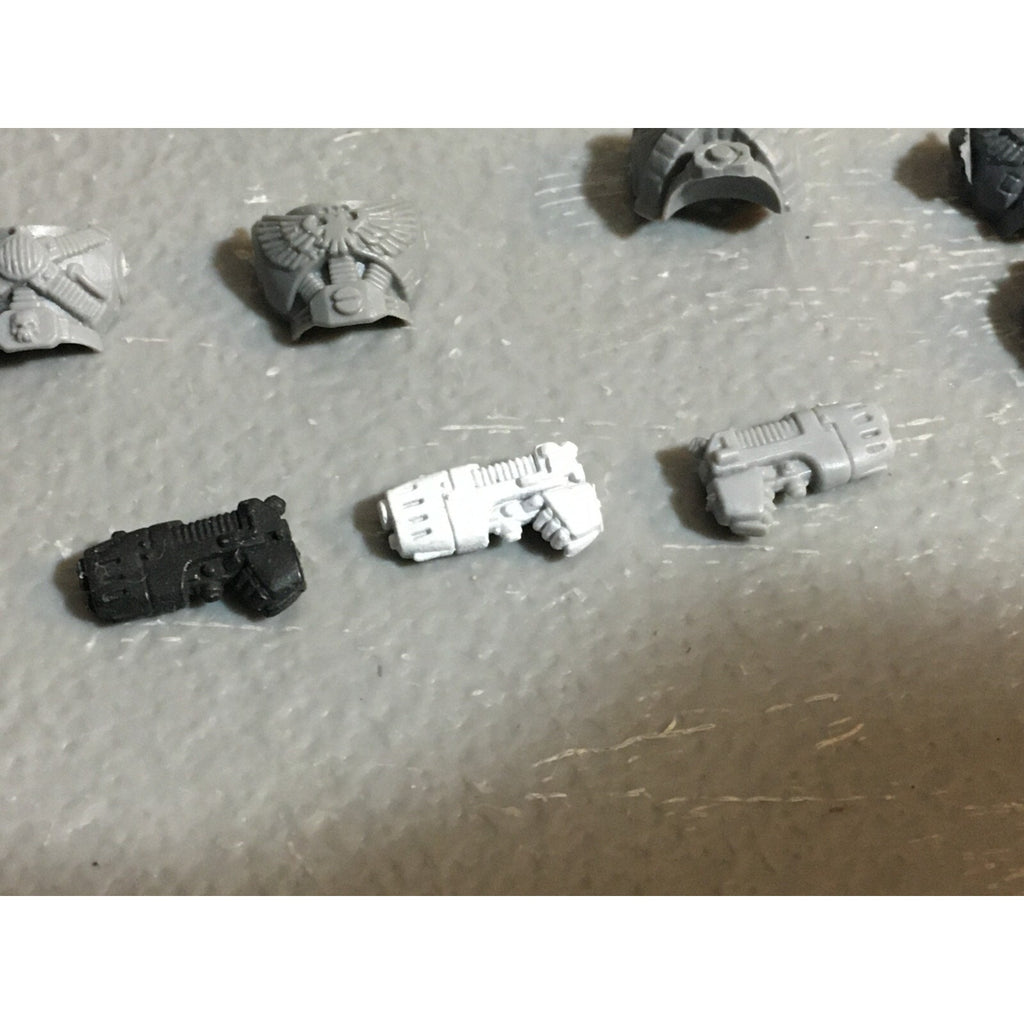 A22961 WARHAMMER 40K SPACE MARINES BITS LOT TORSOS FRONT BACK PLASMA PISTOL GW