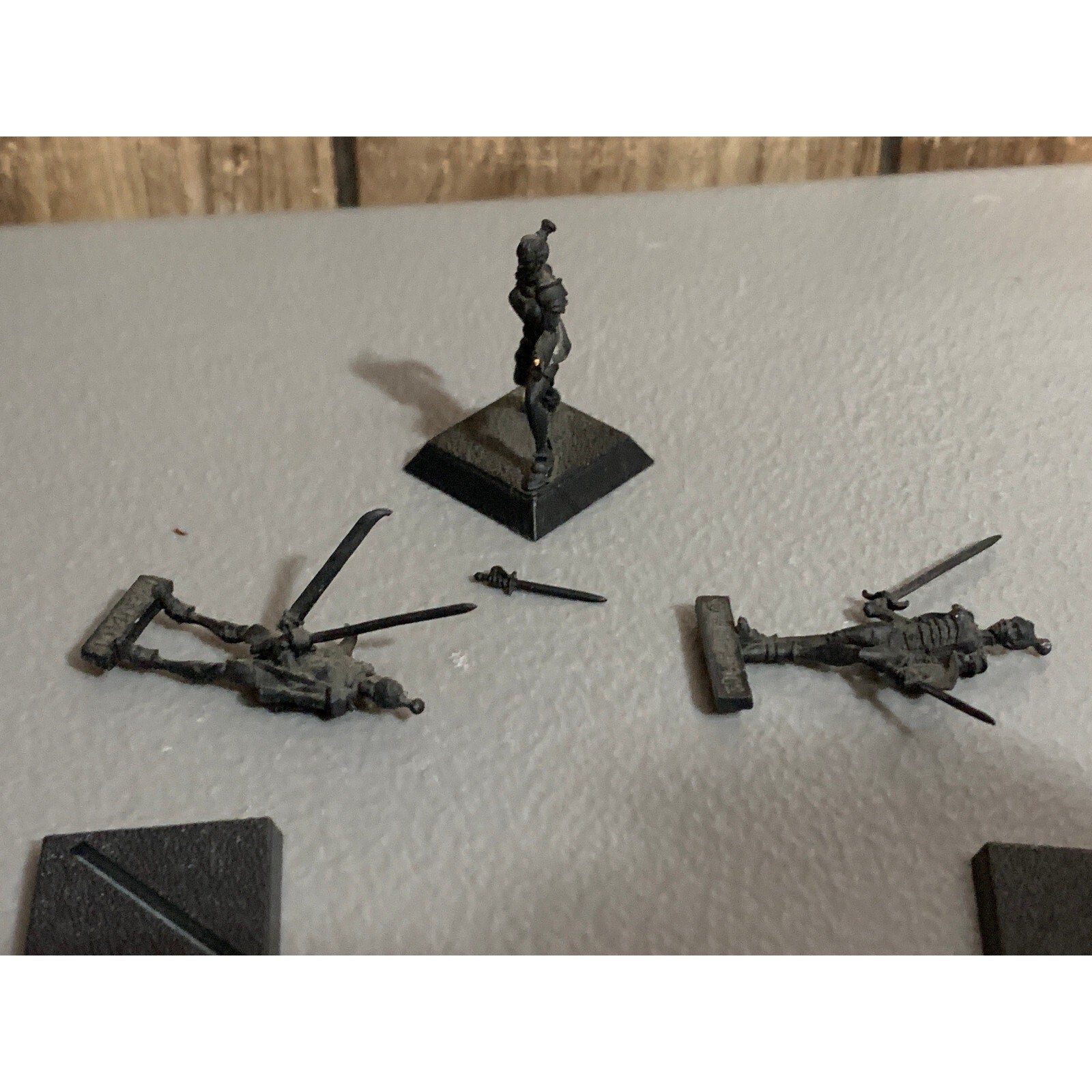 A10720 RACKHAM CONFRONTATION METAL OOP GRIFFIN DUELLISTS MISSING 1 HAND