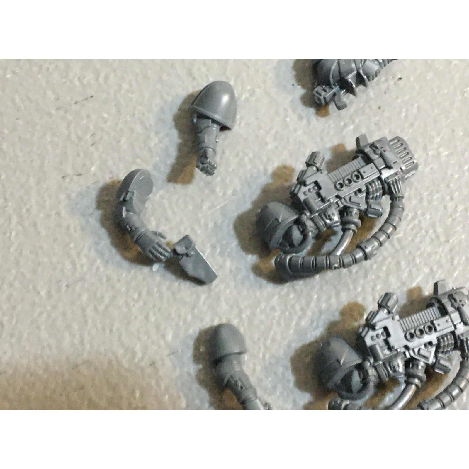 A29392 WARHAMMER 40K SPACE MARINES PRIMARIS BITS LOT ARMS PISTOL HEAVY SWORD GW