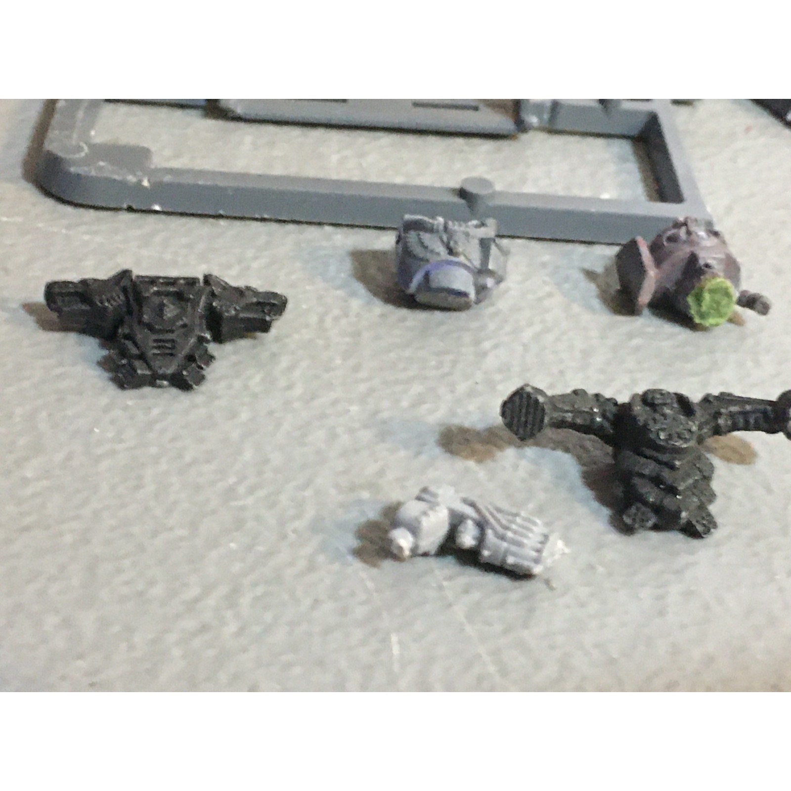 A32874 WARHAMMER 40K MIXED BITS LOT SPACE MARINES WOLVES CHAOS GW