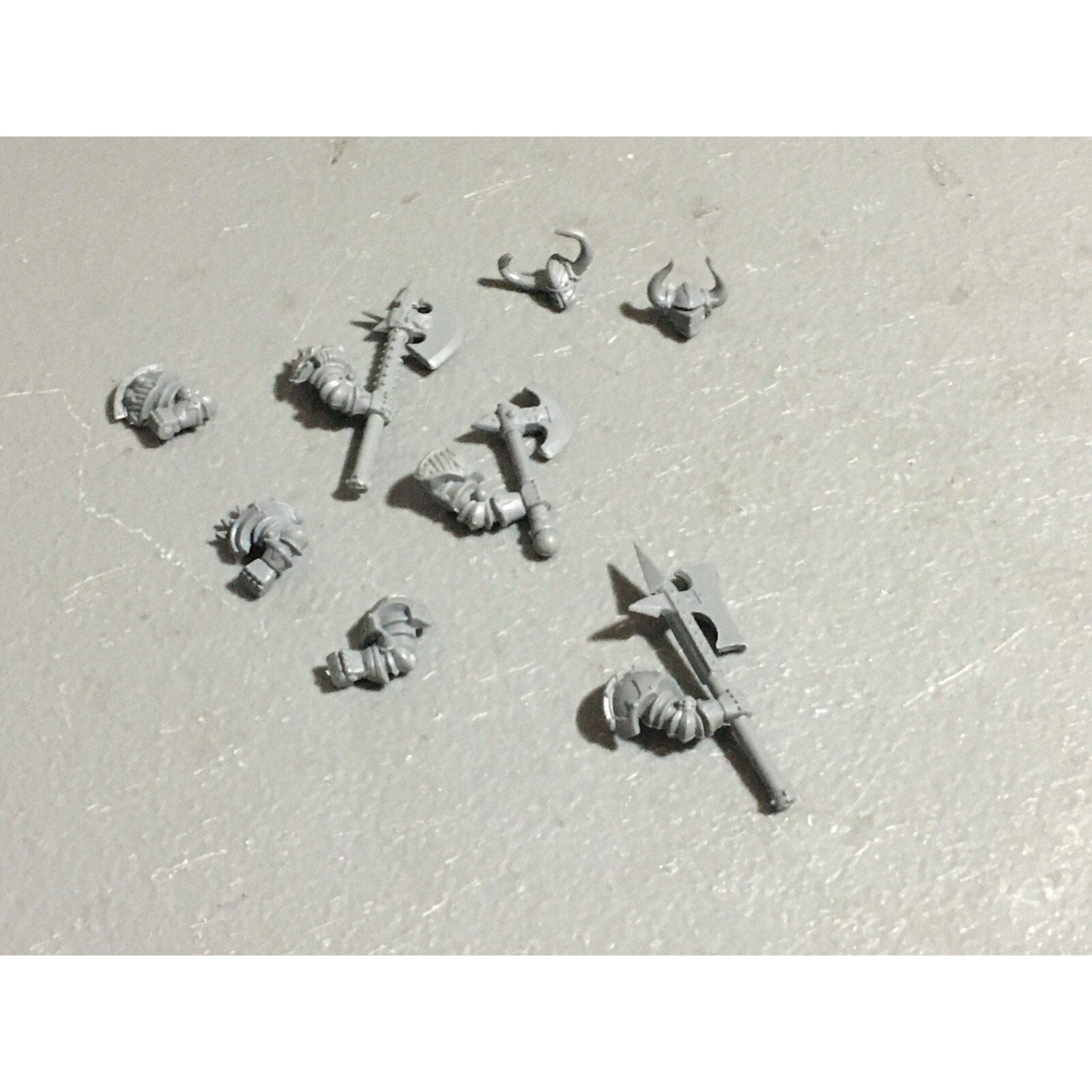 A22716 WARHAMMER FANTASY CHAOS MORTALS WARRIORS BITS LOT OOP ARMS HEADS GW