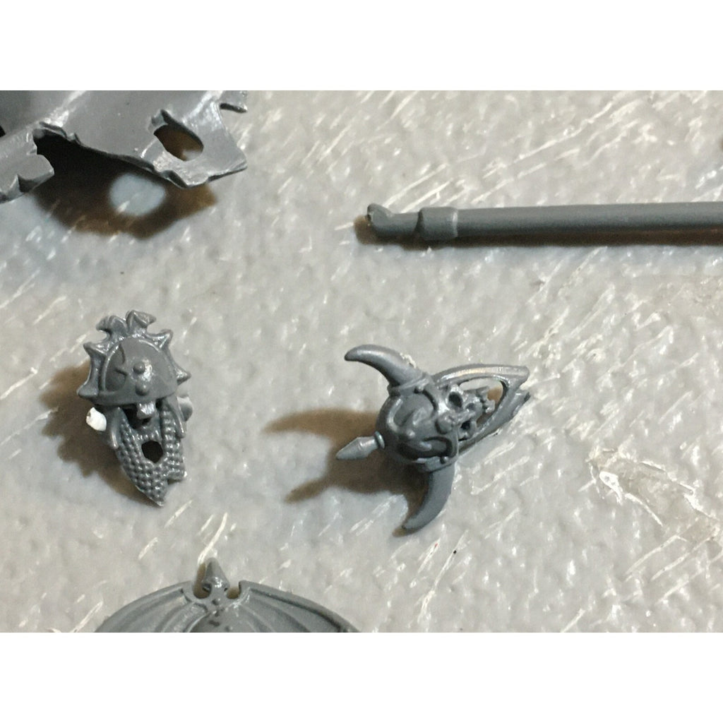 A23425 WARHAMMER FANTASY VAMPIRE COUNTS BITS LOT SKELETON WIGHT MIXED HEADS ARMS