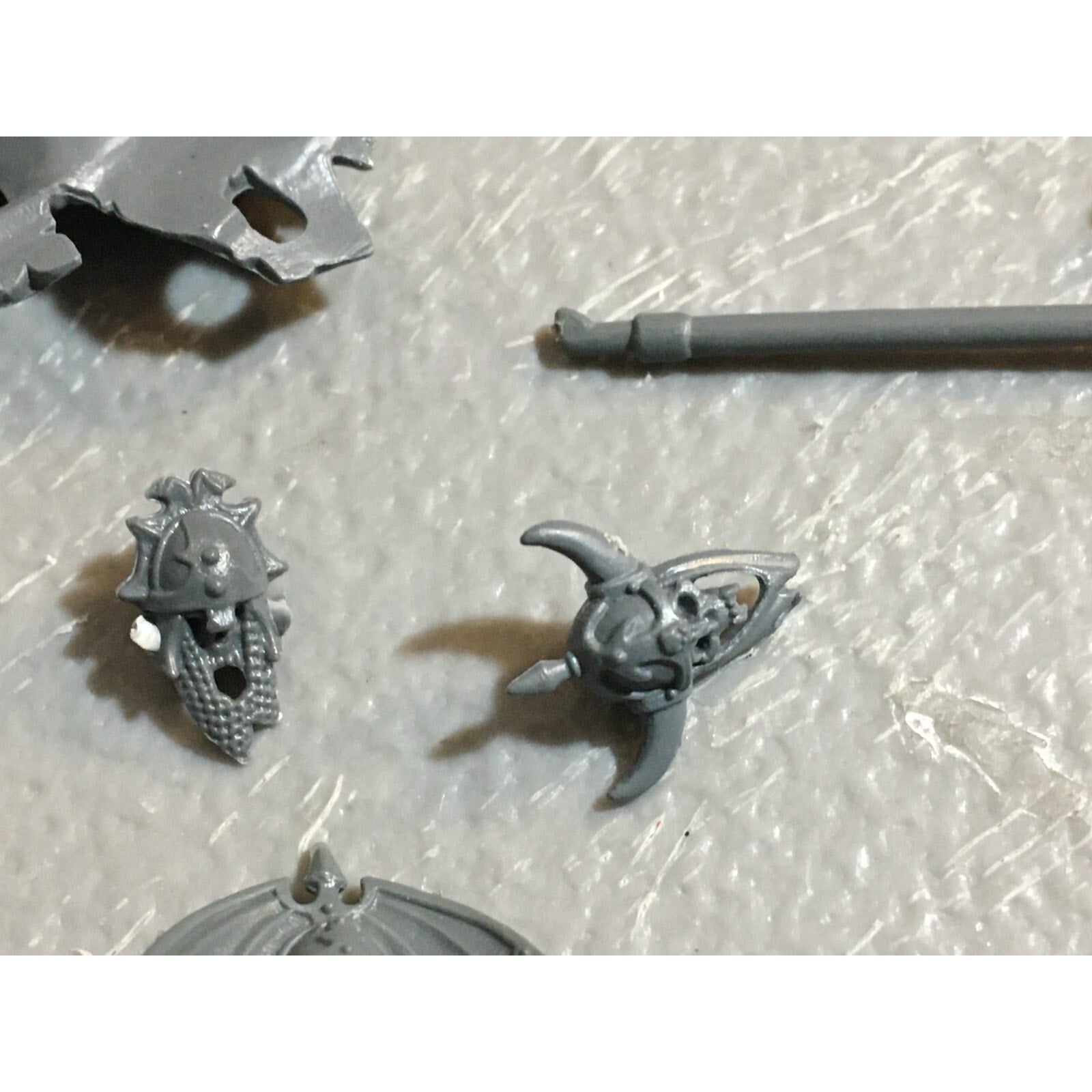 A23425 WARHAMMER FANTASY VAMPIRE COUNTS BITS LOT SKELETON WIGHT MIXED HEADS ARMS