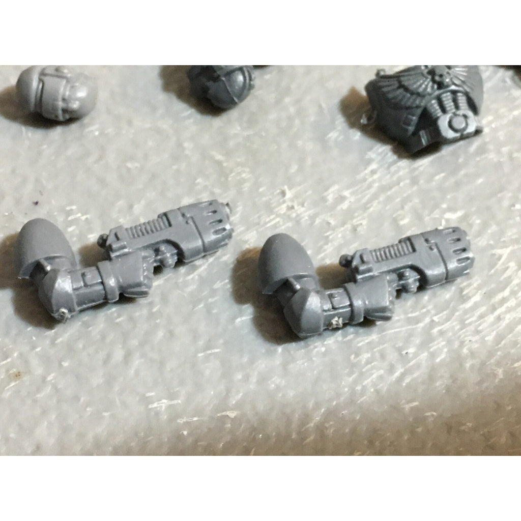 A23158 WARHAMMER 40K SPACE MARINES BITS LOT MIXED TORSOS HEADS GAMES WORKSHOP GW