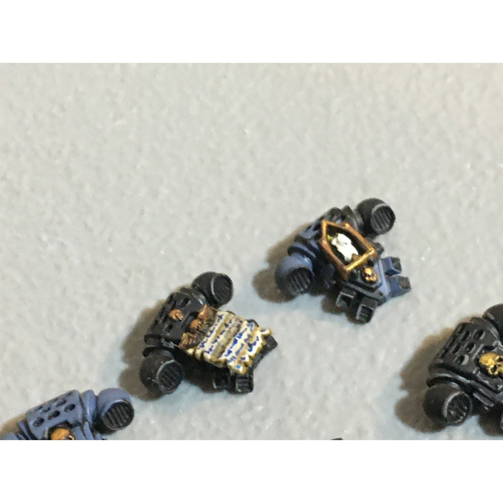 A25109 WARHAMMER 40K SPACE MARINES PAINTED BITS LOT BACKPACKS BOLTERS GW