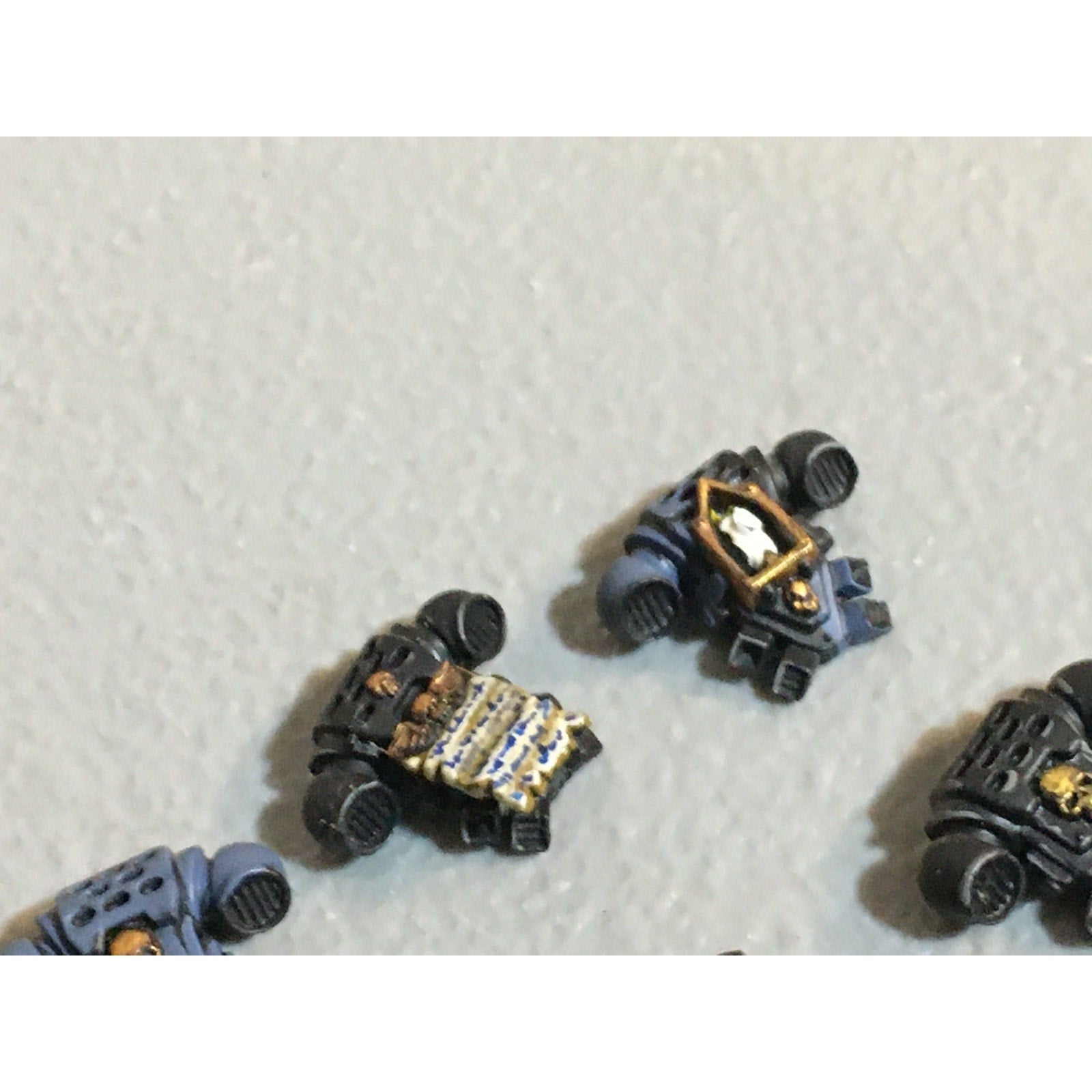 A25109 WARHAMMER 40K SPACE MARINES PAINTED BITS LOT BACKPACKS BOLTERS GW