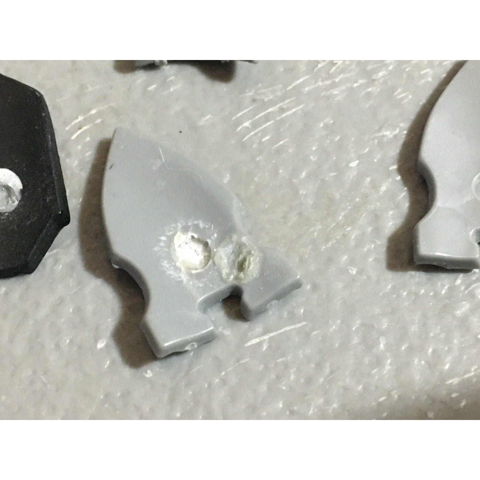 A22246 WARHAMMER FANTASY CHAOS MORTALS BITS LOT WARRIORS KNIGHTS SHIELDS GW OOP