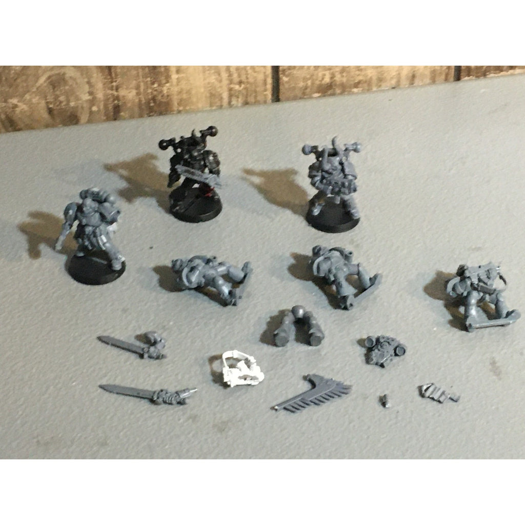 A31130 WARHAMMER 40K SPACE MARINES MIXED LOT INCOMPLETE & BITS + CHAOS