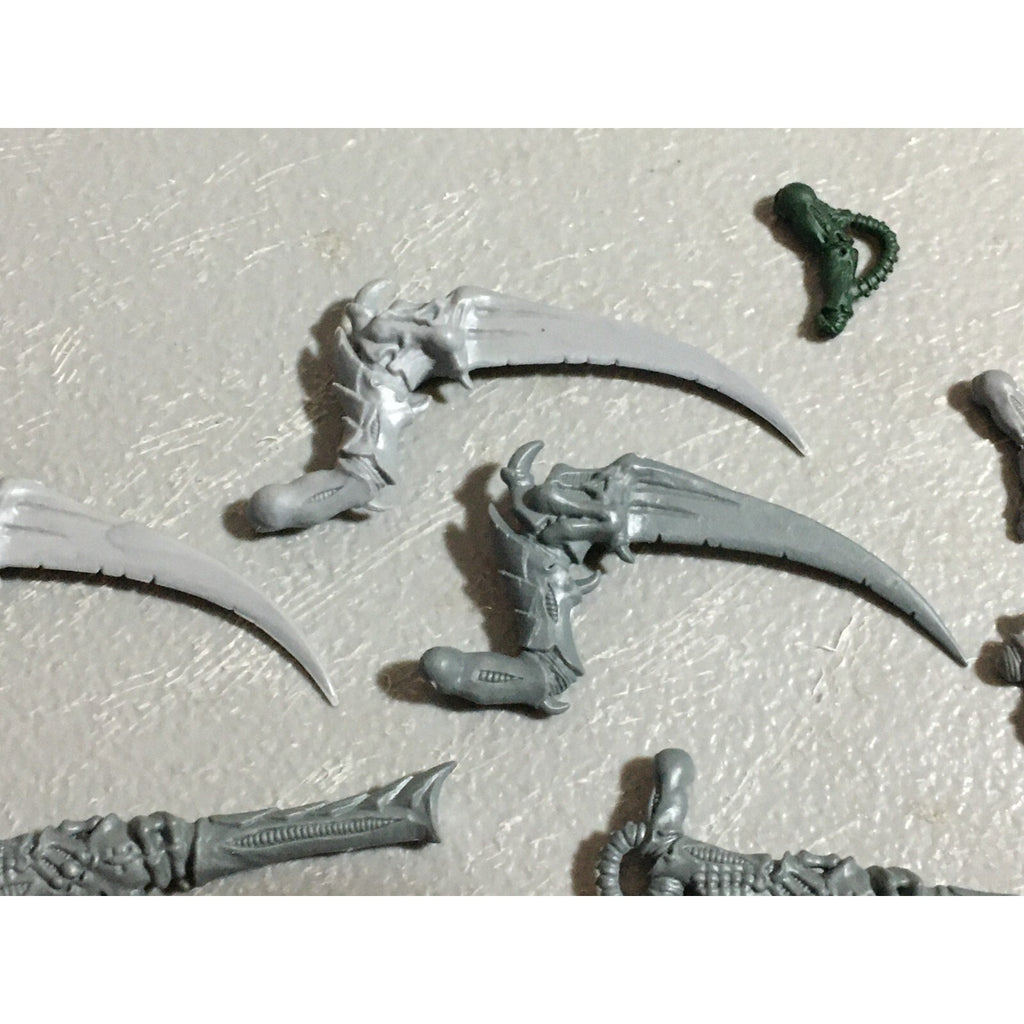 A22315 WARHAMMER 40K TYRANIDS BITS LOT MIXED GAMES WORKSHOP GW