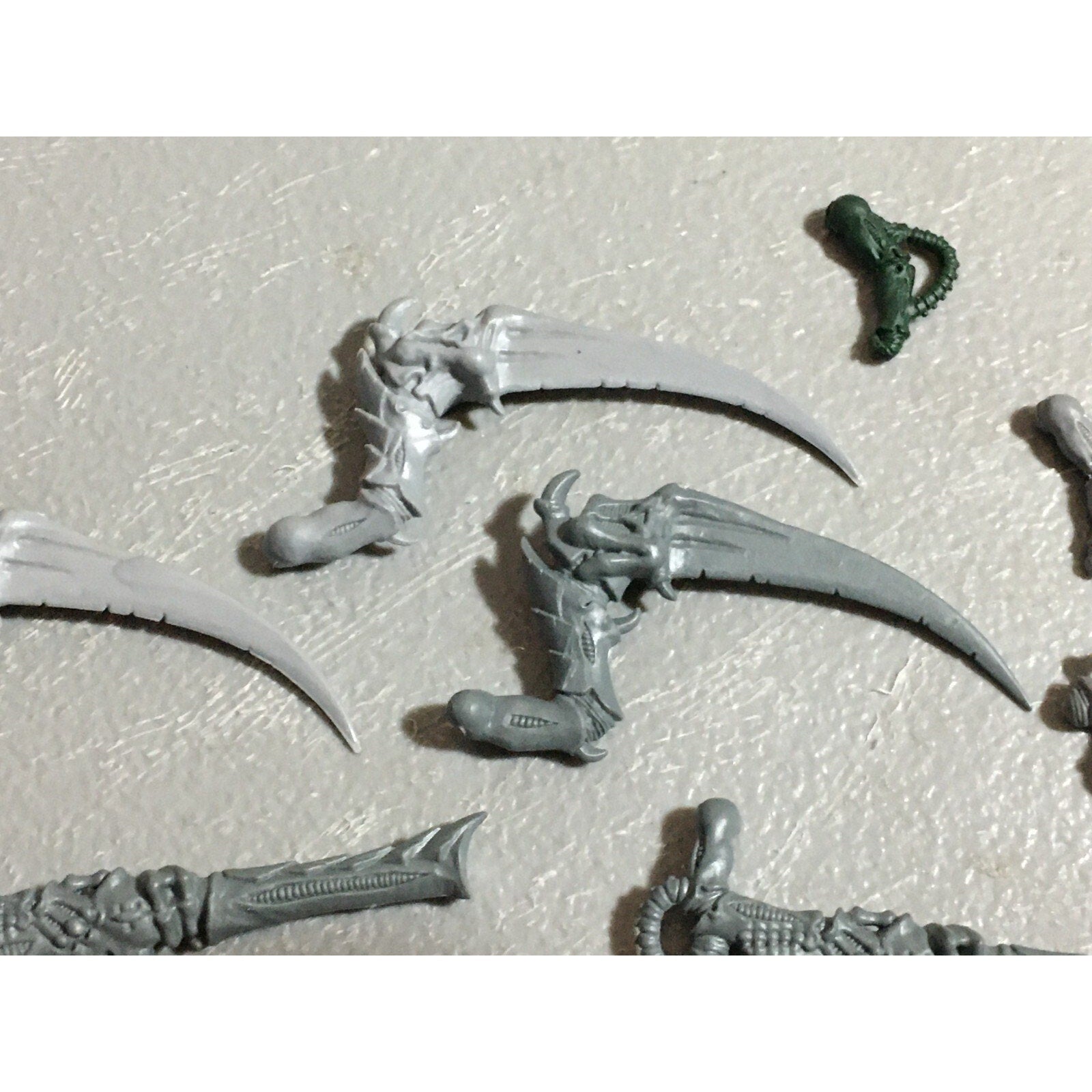 A22315 WARHAMMER 40K TYRANIDS BITS LOT MIXED GAMES WORKSHOP GW