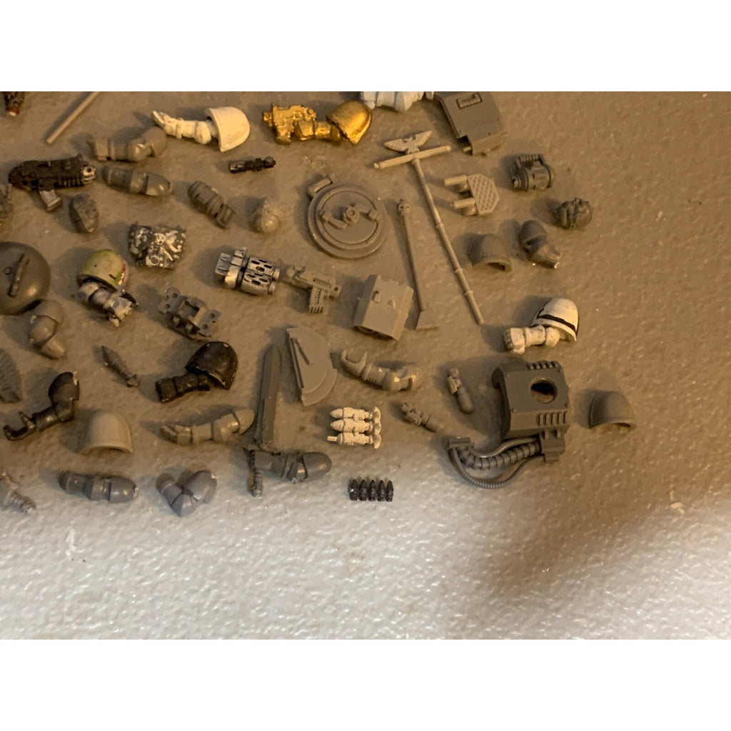 A23320 WARHAMMER 40K SPACE MARINES BITS LOT ARMS GUNS HEADS PADS GAMES WORKSHOP