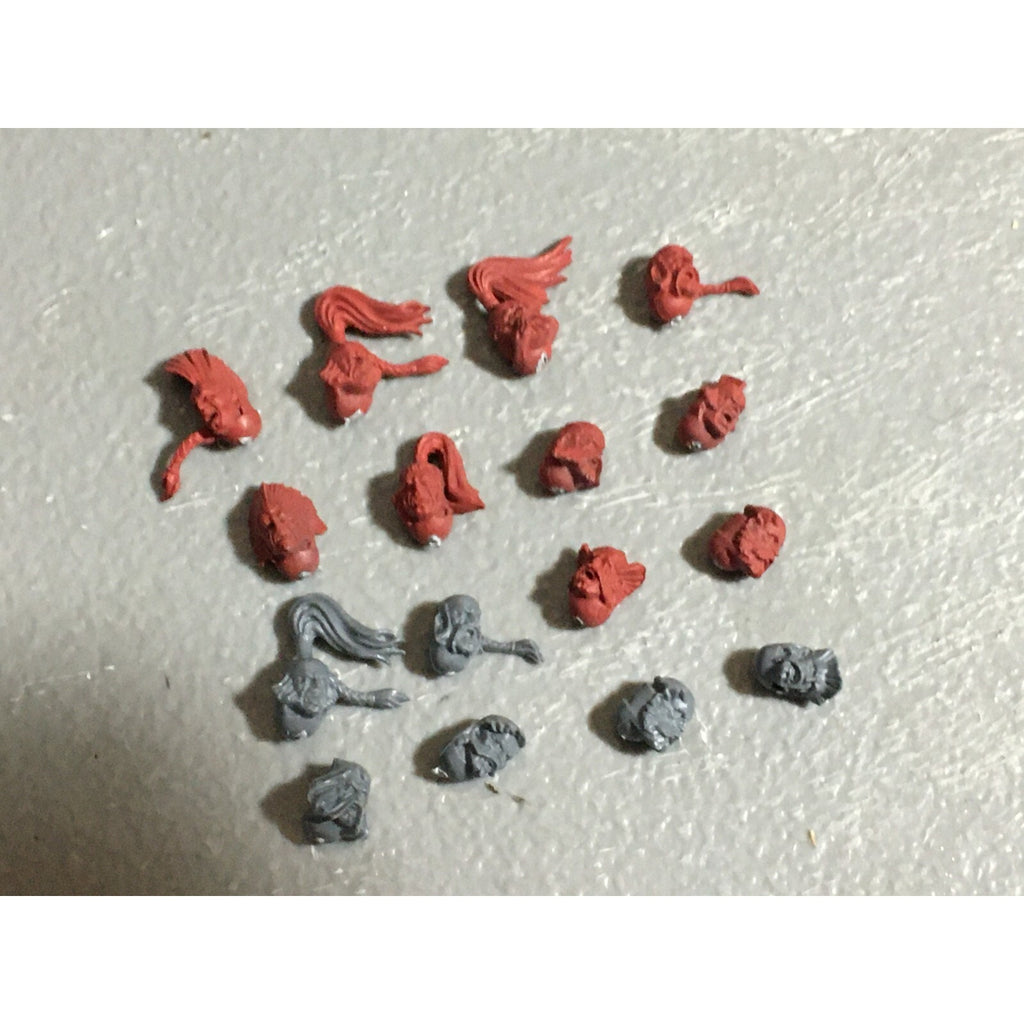 A22548 WARHAMMER 40K SPACE MARINES WOLVES BITS LOT HEADS GAMES WORKSHOP GW