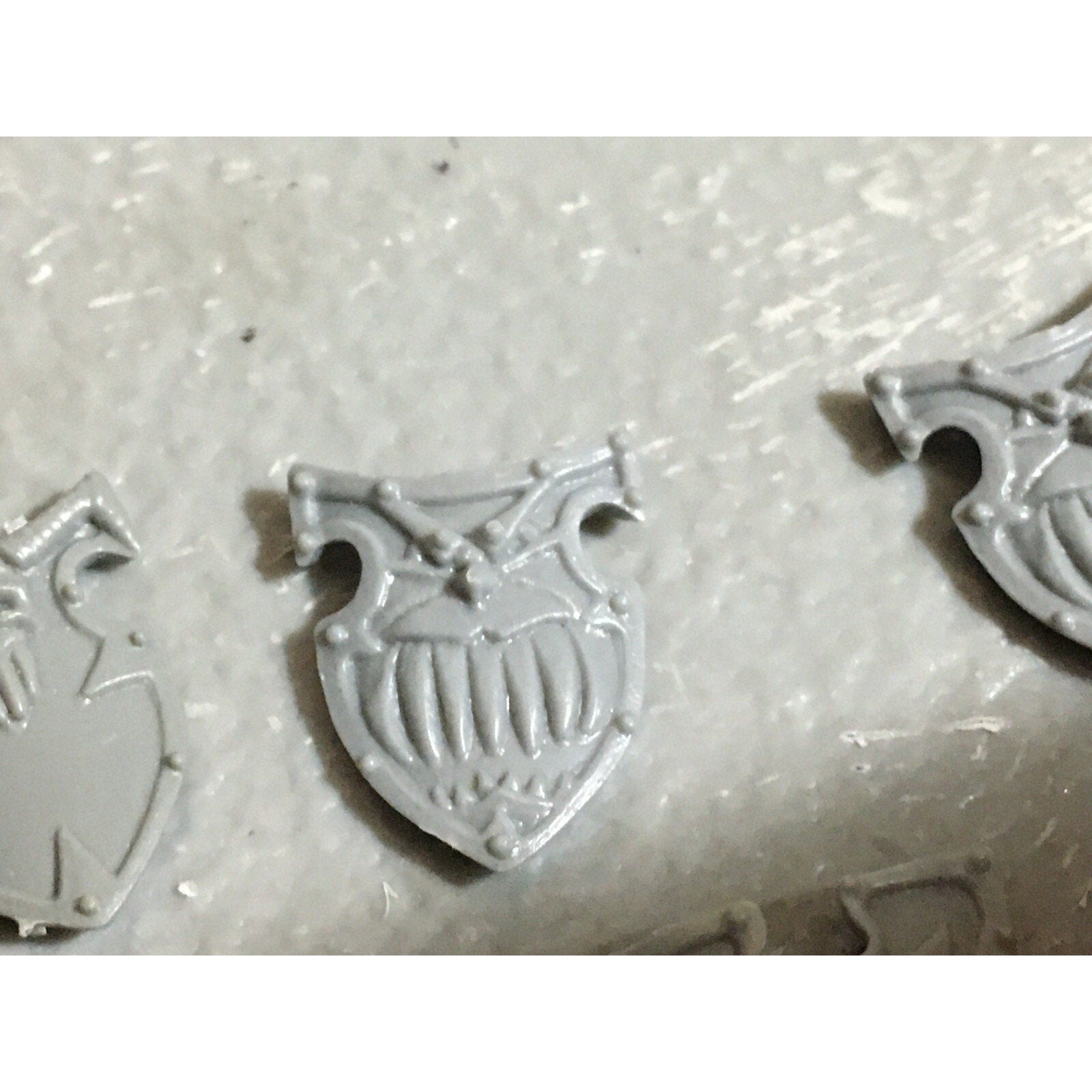 A22246 WARHAMMER FANTASY CHAOS MORTALS BITS LOT WARRIORS KNIGHTS SHIELDS GW OOP