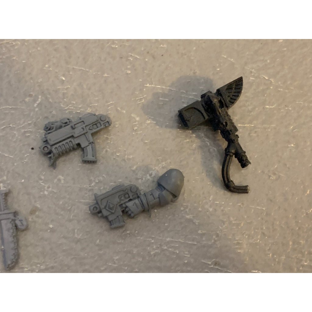 A23300 WARHAMMER 40K SPACE MARINES SPACE WOLVES BITS LOT TAIL GUNS HEADS GW