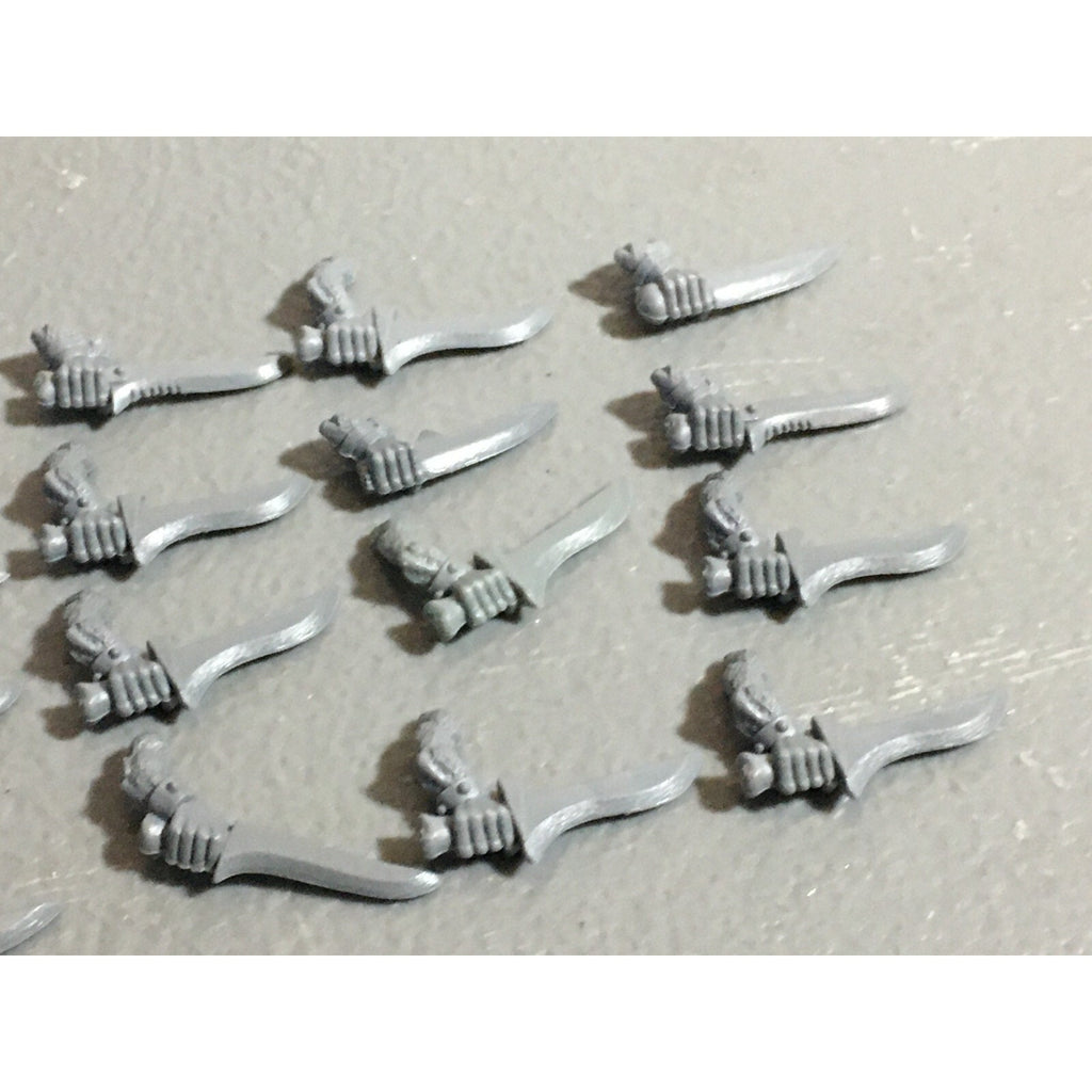 A22297 WARHAMMER FANTASY SKAVEN BITS LOT SWORD ARMS GAMES WORKSHOP GW