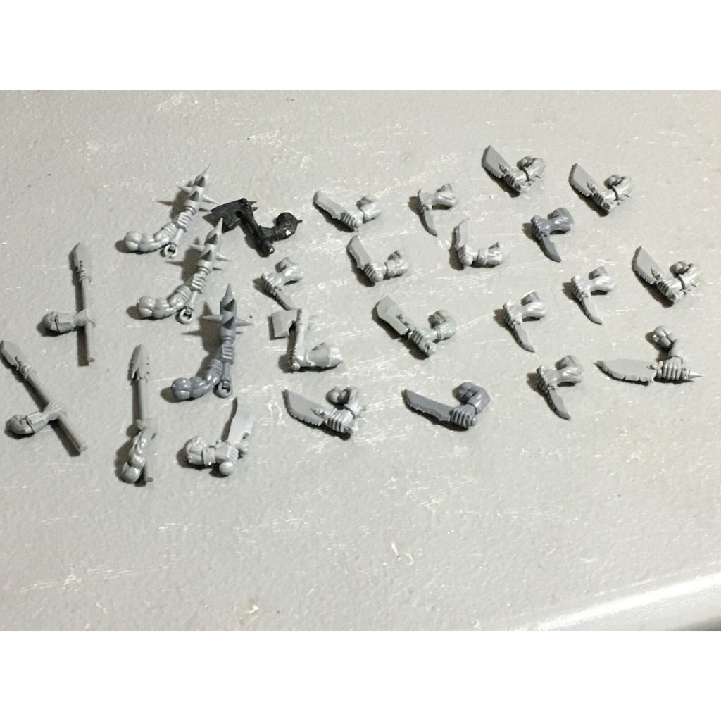 A22612 WARHAMMER FANTASY ORCS & GOBLINS BITS LOT ORC BOYZ HAND WEAPONS & SPEARS