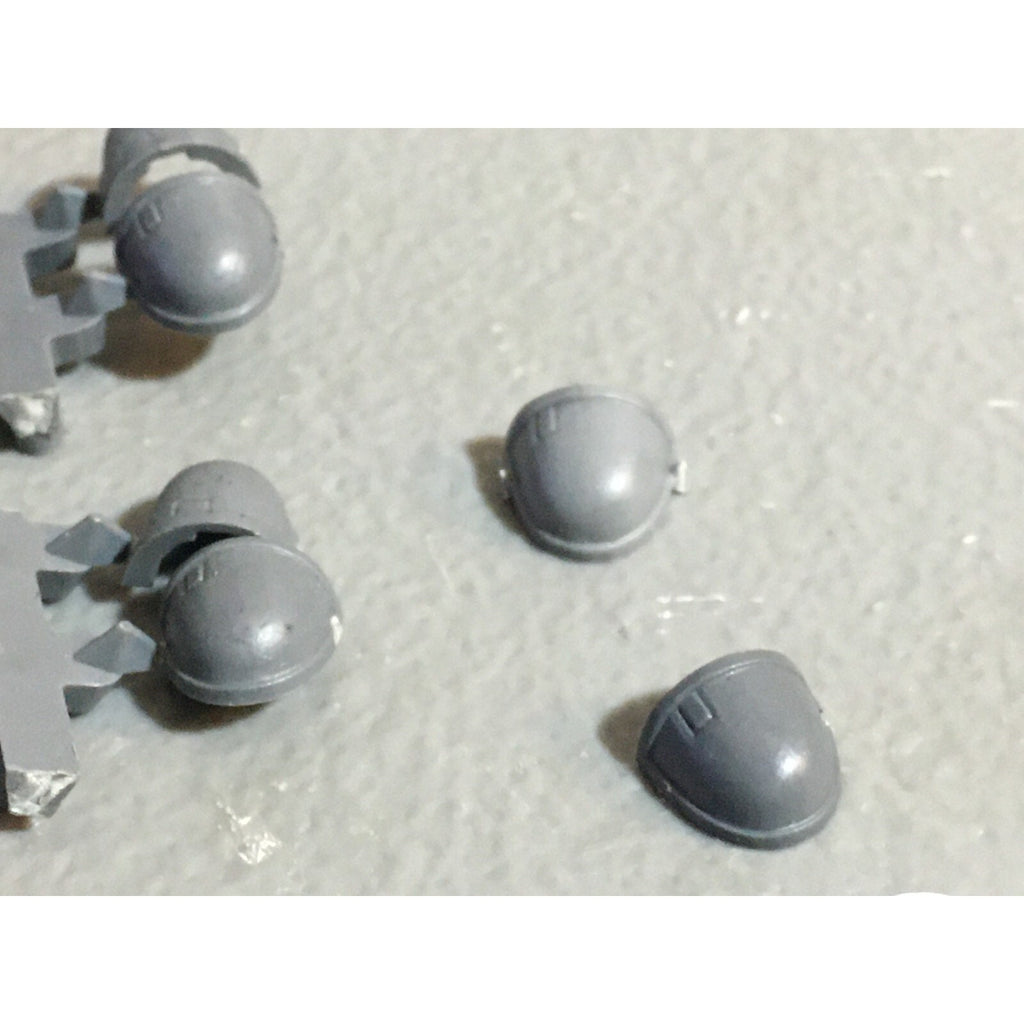 A22964 WARHAMMER 40K SPACE MARINES BITS LOT SHOULDER PADS GAMES WORKSHOP GW
