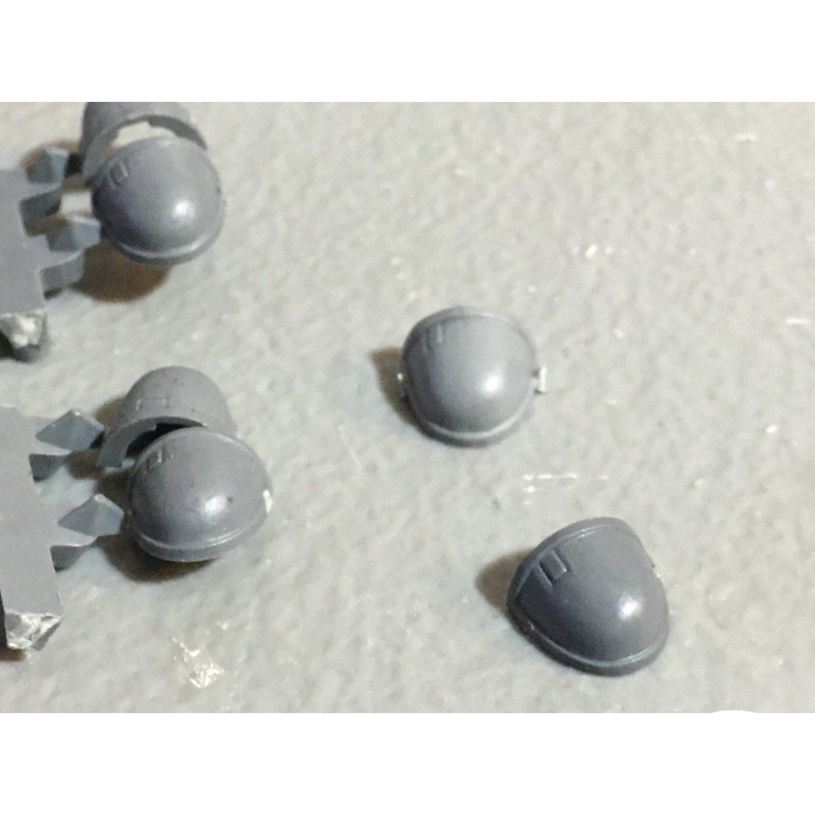 A22964 WARHAMMER 40K SPACE MARINES BITS LOT SHOULDER PADS GAMES WORKSHOP GW